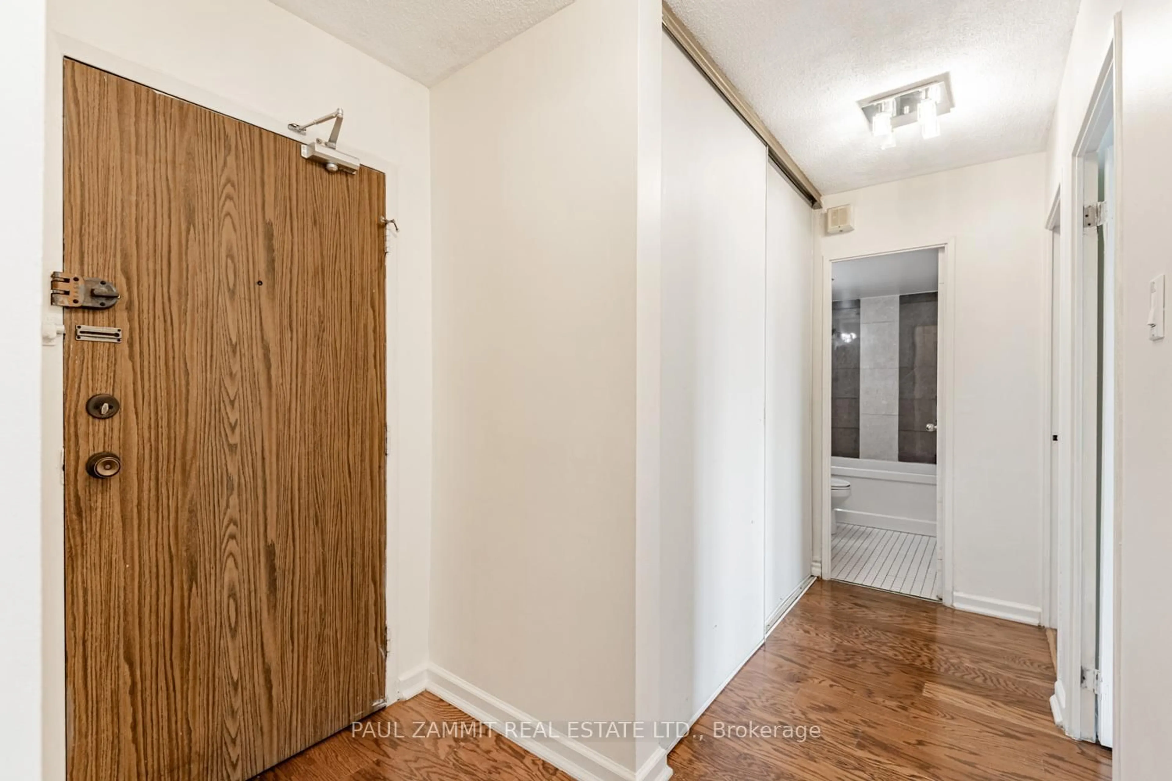 Indoor entryway for 350 Seneca Hill Dr #1005, Toronto Ontario M2J 4S7