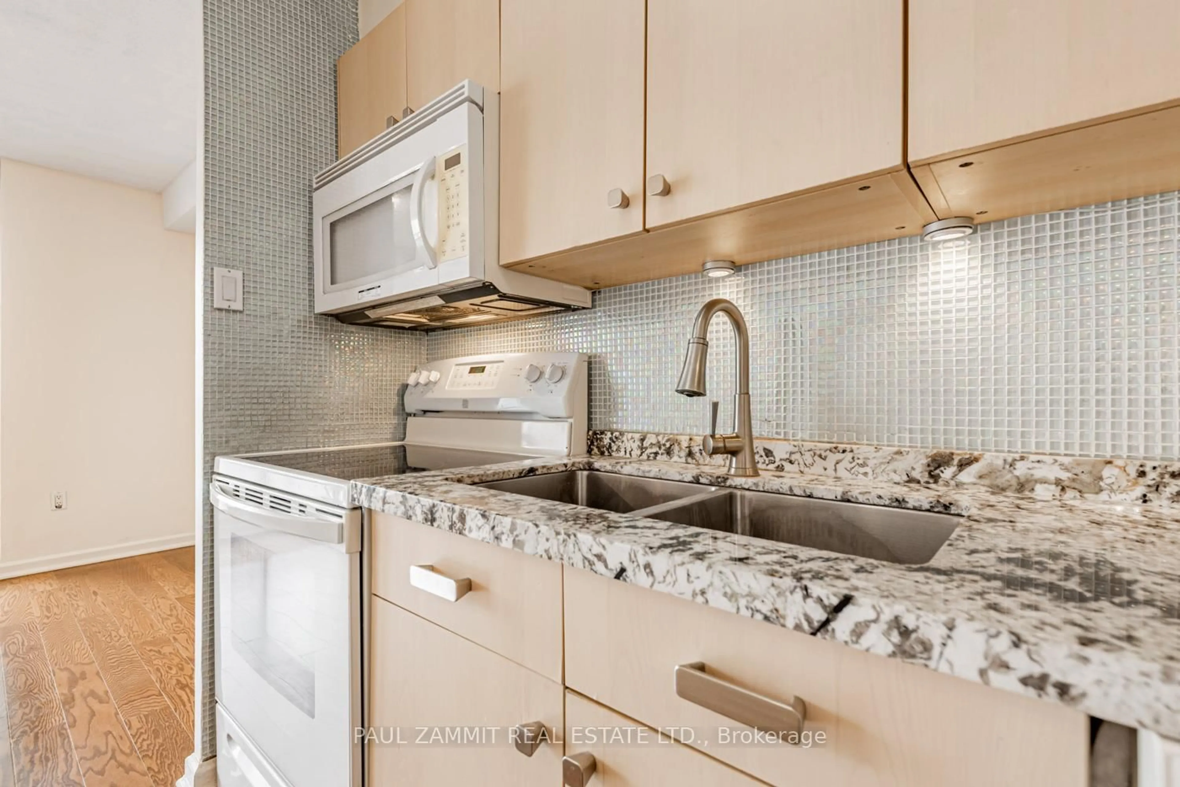 Standard kitchen, ceramic/tile floor for 350 Seneca Hill Dr #1005, Toronto Ontario M2J 4S7