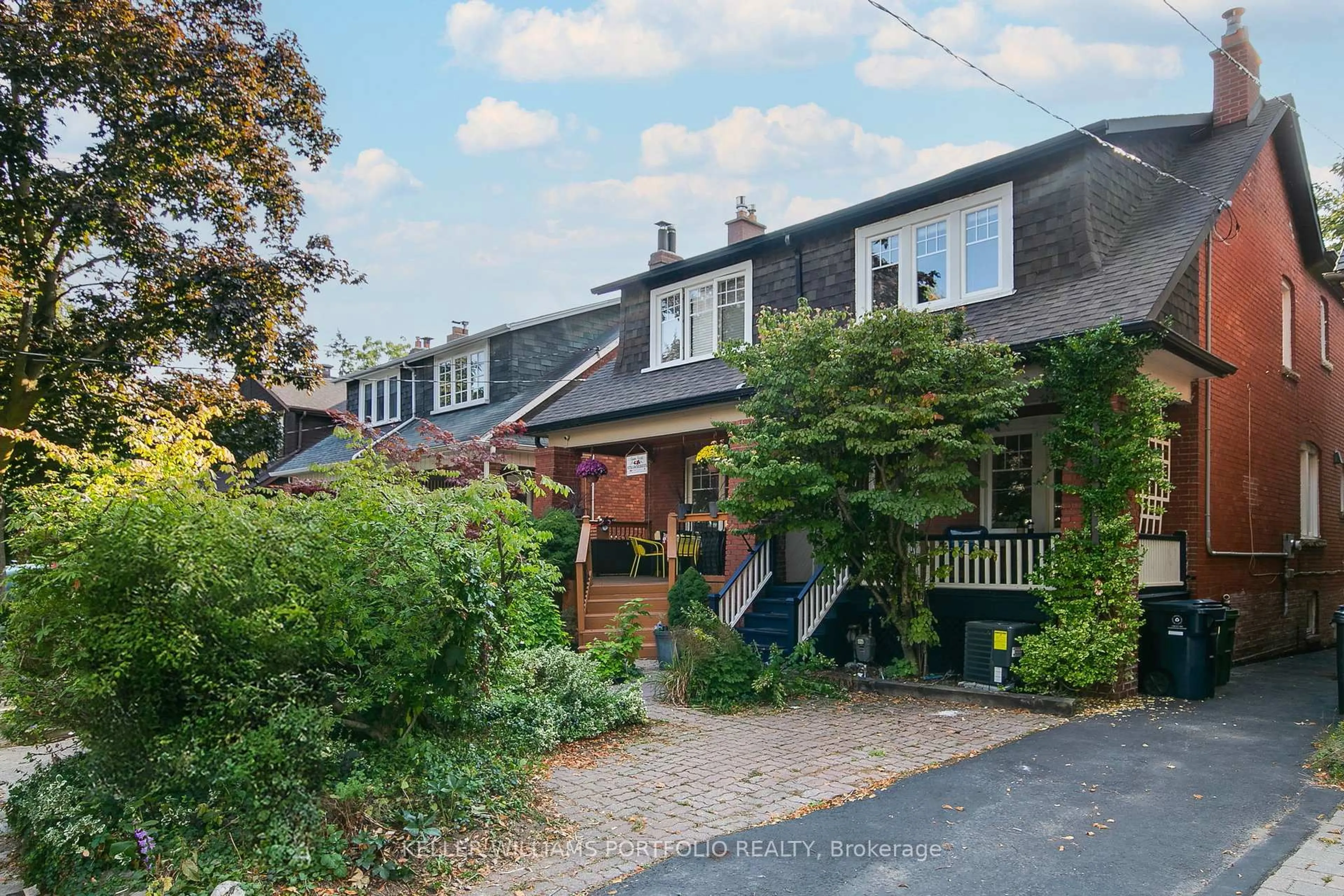 A pic from outside/outdoor area/front of a property/back of a property/a pic from drone, street for 324 Forman Ave, Toronto Ontario M4S 2S7