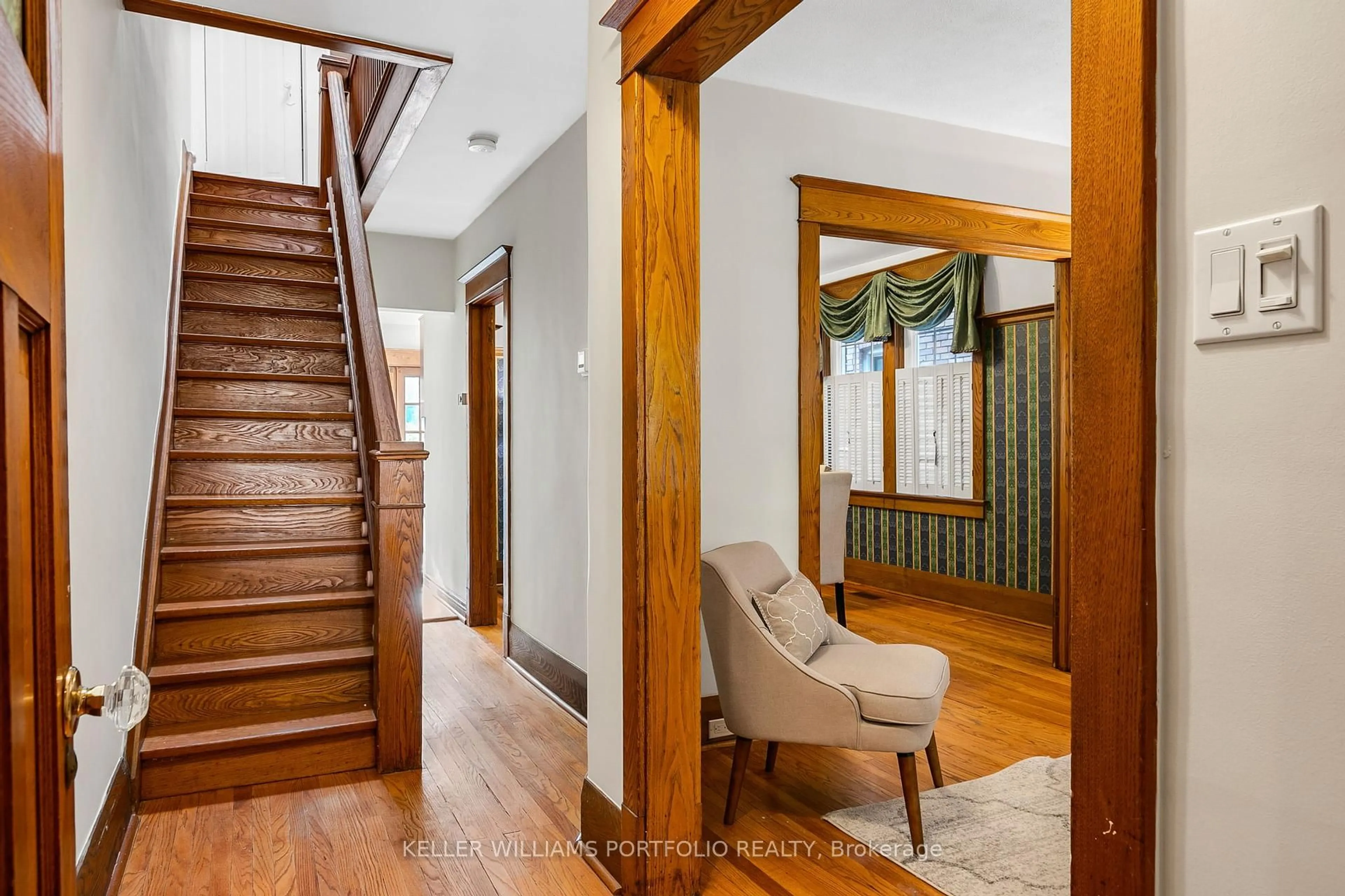 Indoor foyer for 324 Forman Ave, Toronto Ontario M4S 2S7
