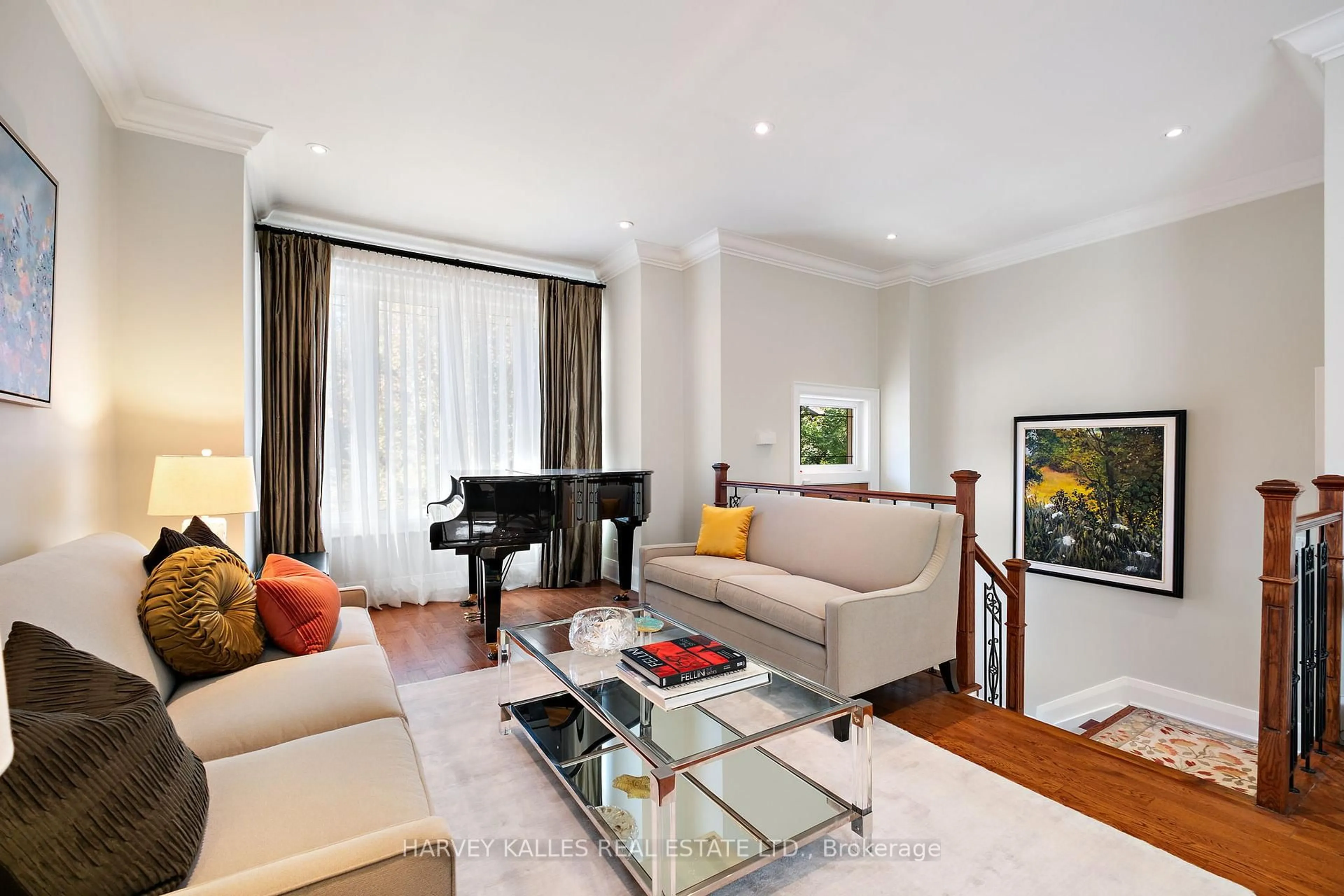 Living room with furniture, unknown for 487 Spadina Rd, Toronto Ontario M5P 2W6