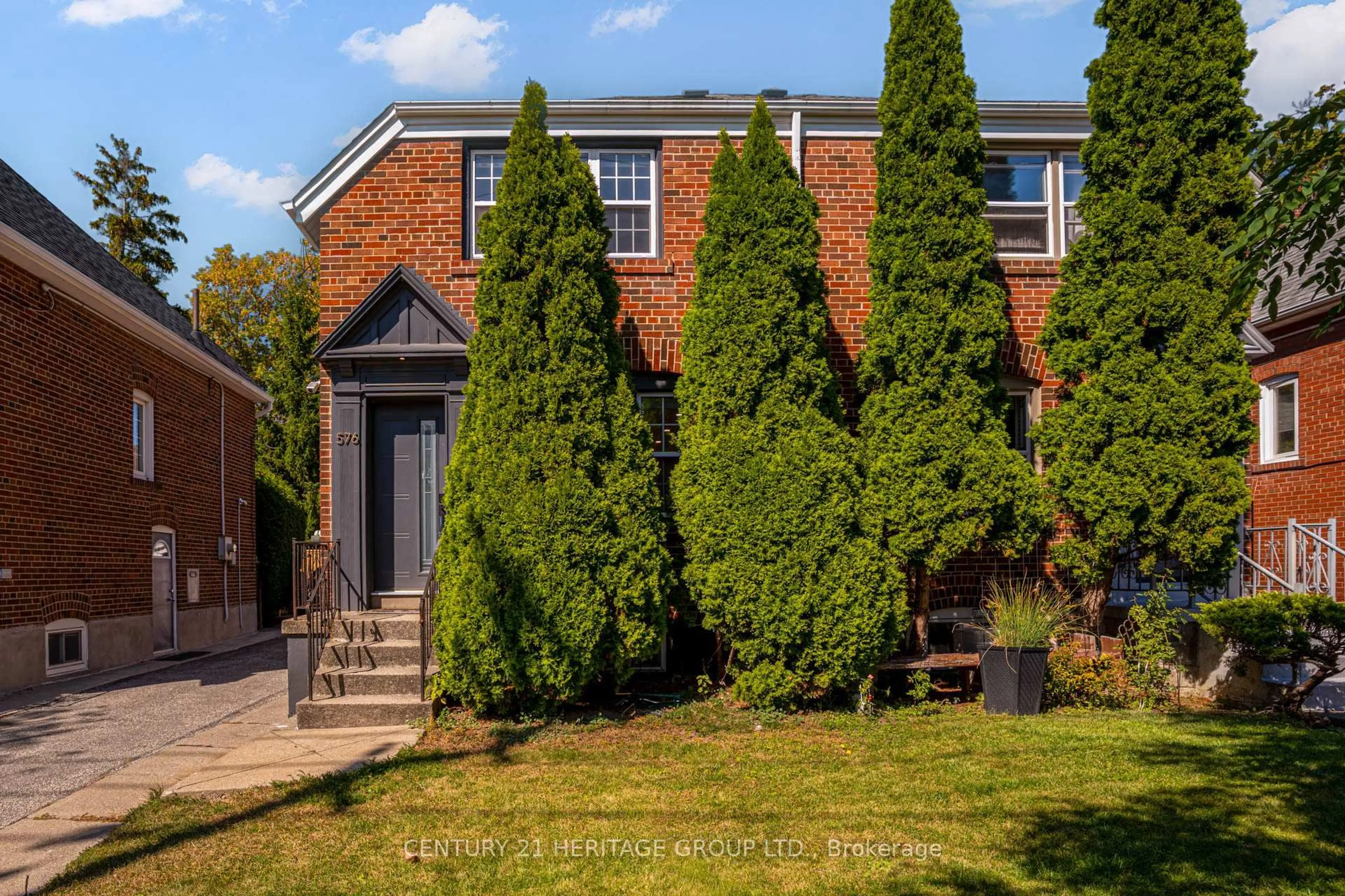 Home with brick exterior material, street for 576 Broadway Ave, Toronto Ontario M4G 2S3