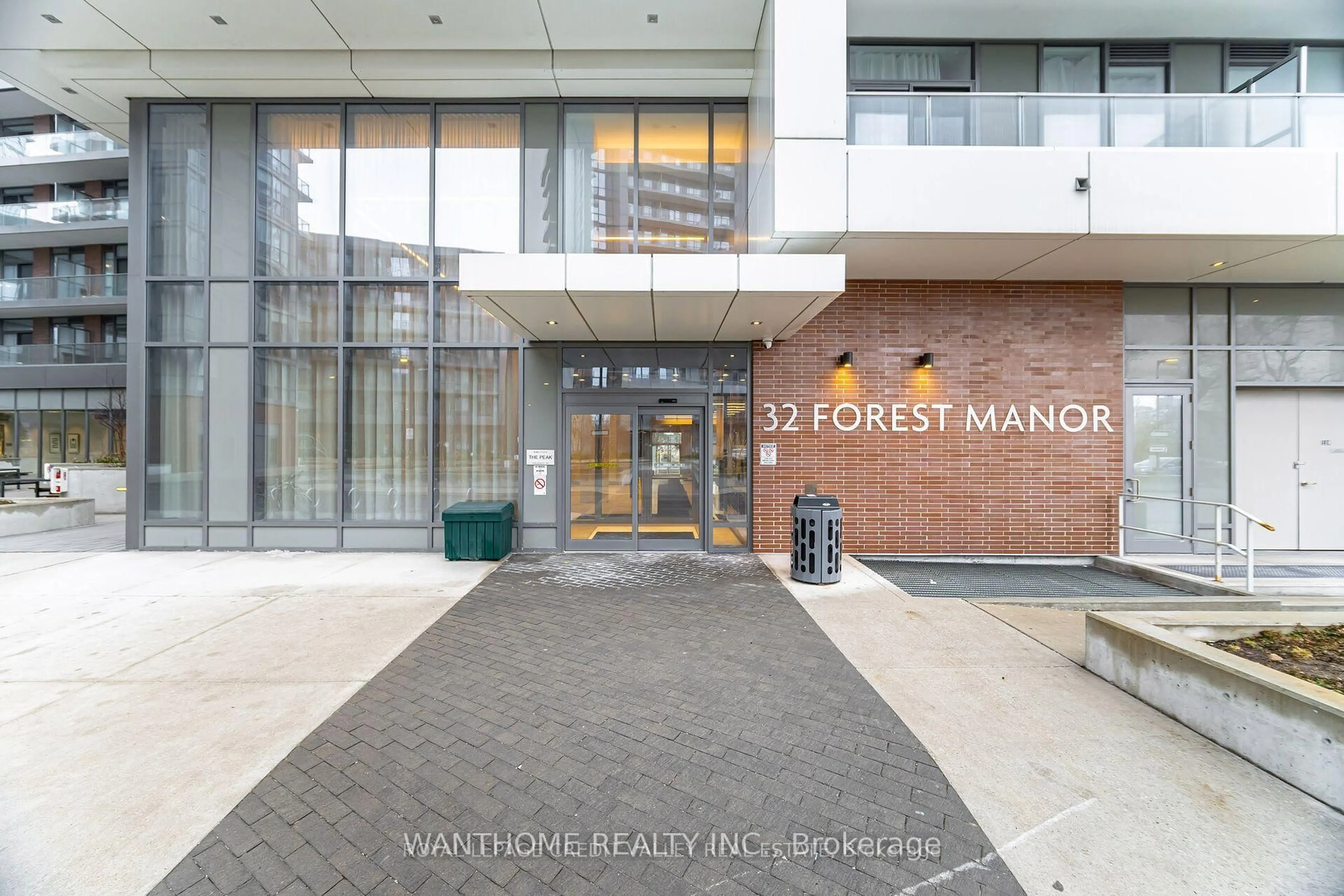 Indoor foyer for 32 Forest Manor Rd #2511, Toronto Ontario M2J 1M5