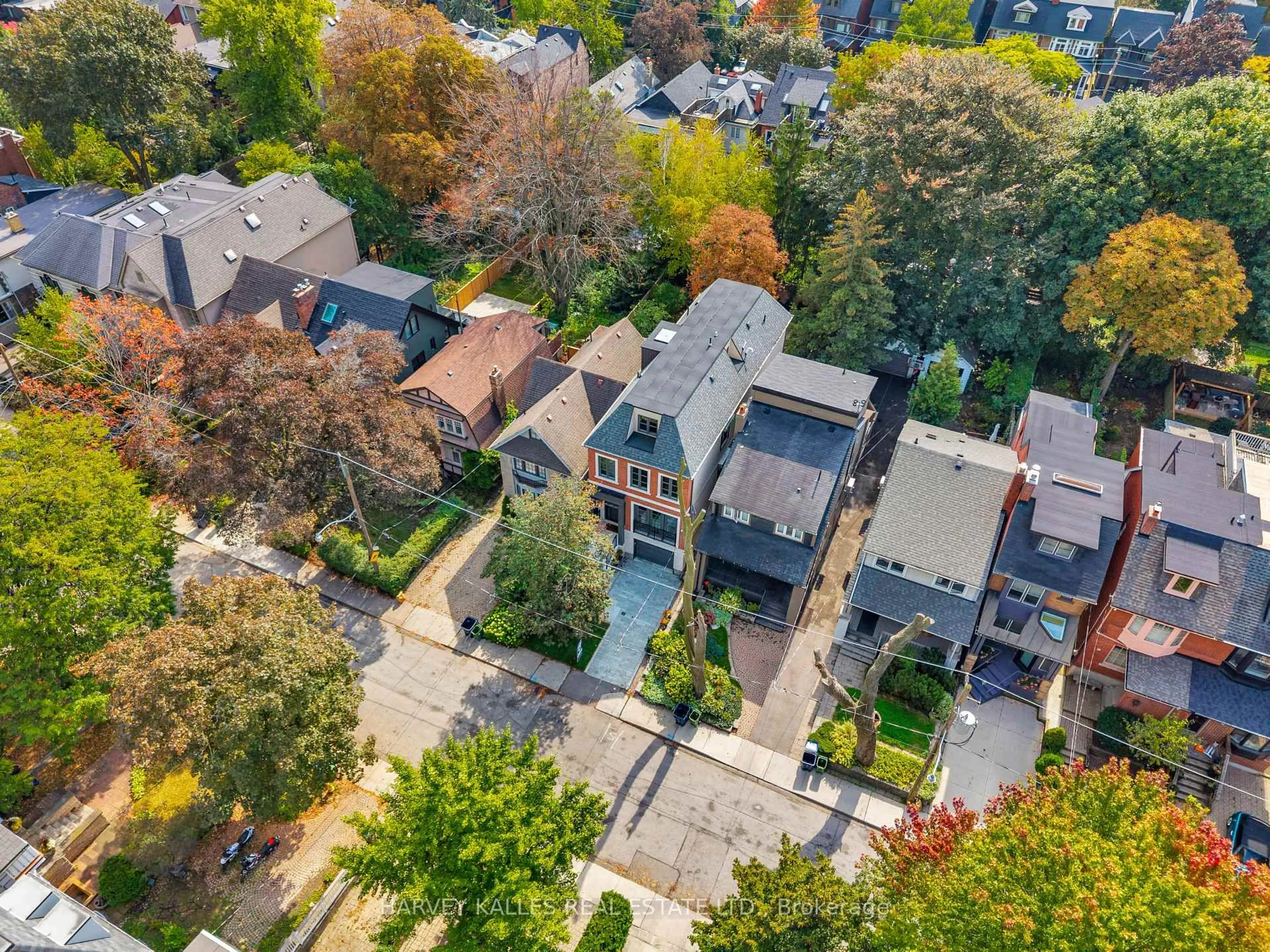 A pic from outside/outdoor area/front of a property/back of a property/a pic from drone, street for 51 Gormley Ave, Toronto Ontario M4V 1Y9