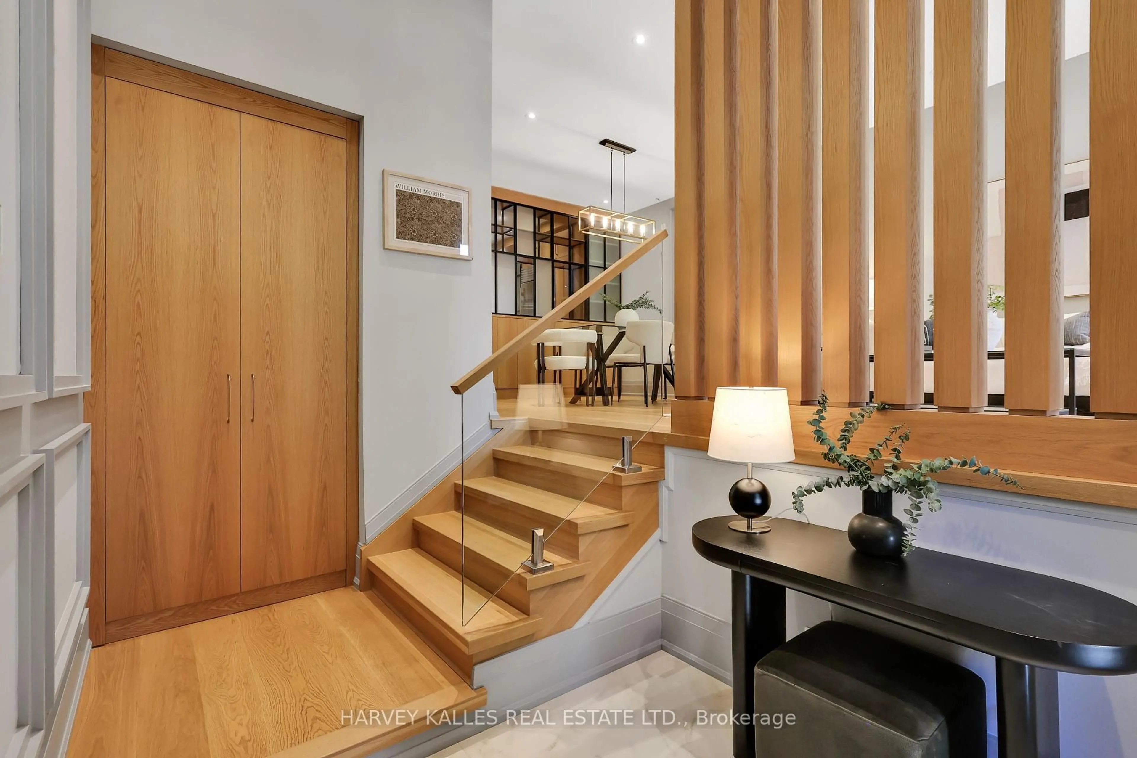 Indoor foyer for 51 Gormley Ave, Toronto Ontario M4V 1Y9
