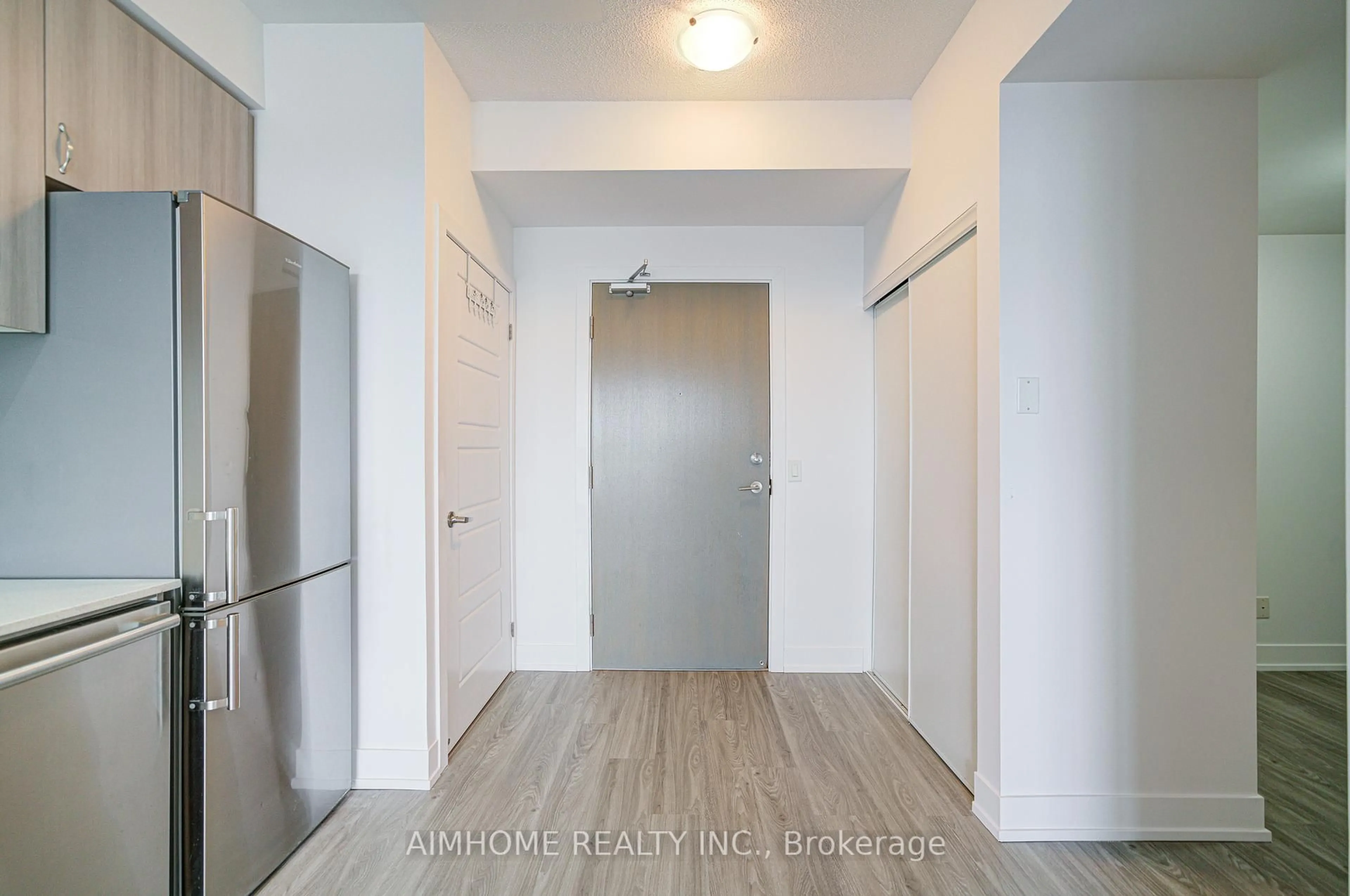 Indoor entryway for 7 Kenaston Garden #321, Toronto Ontario M2K 0E9