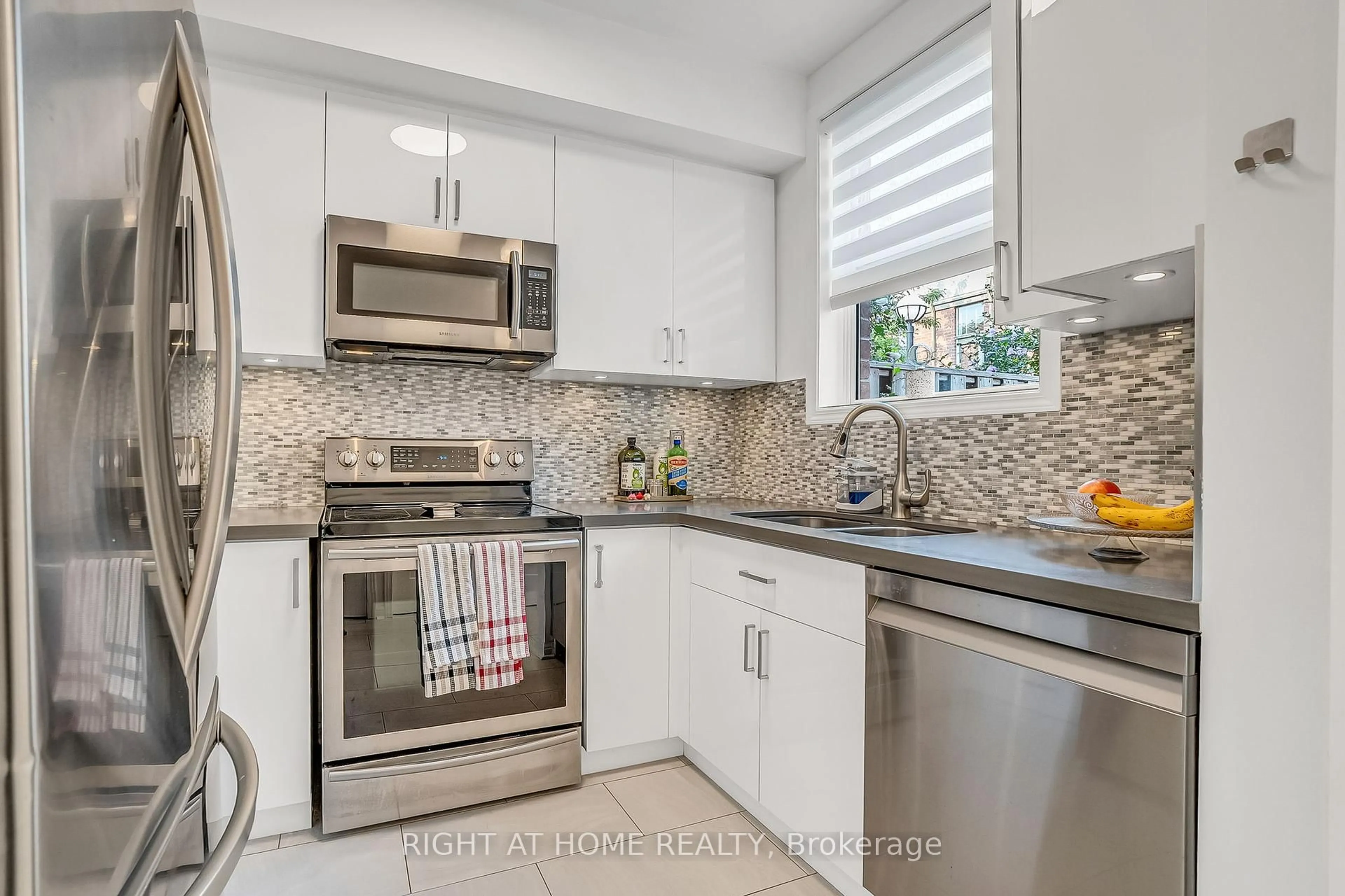 Unknown for 55 Halton St #104, Toronto Ontario M6J 1R5