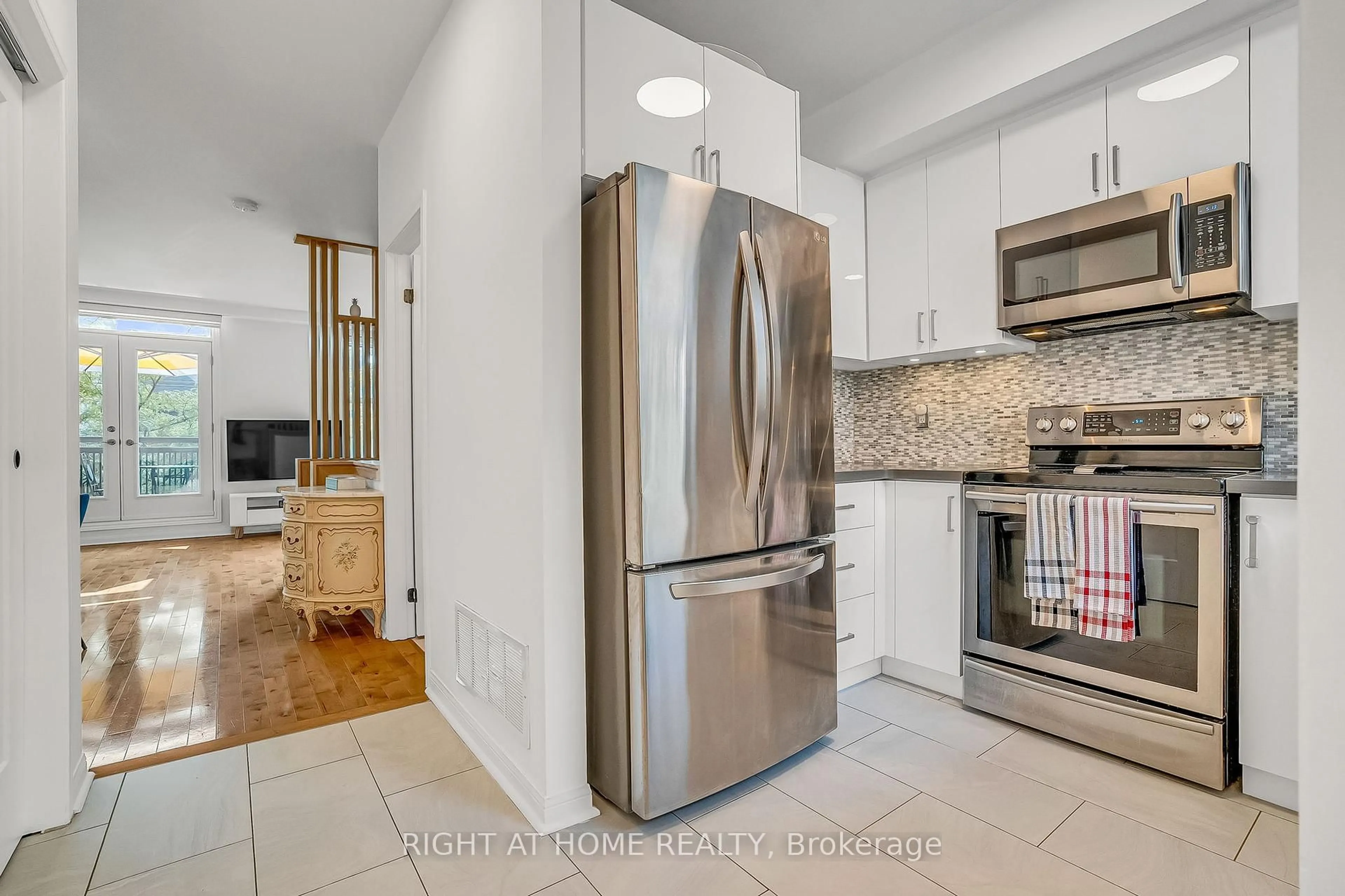 Unknown for 55 Halton St #104, Toronto Ontario M6J 1R5
