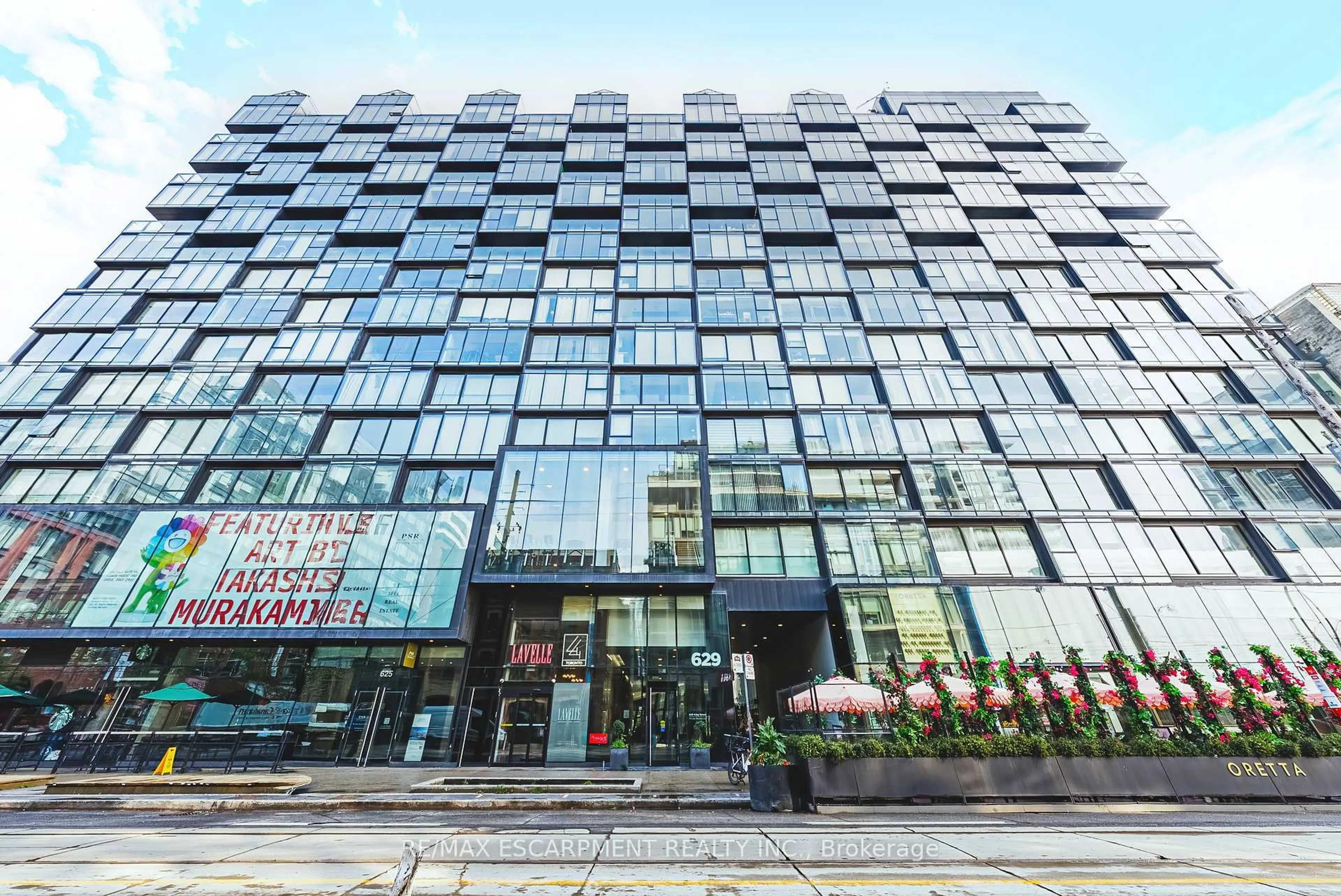 Indoor foyer for 629 King St #627, Toronto Ontario M5V 0G9
