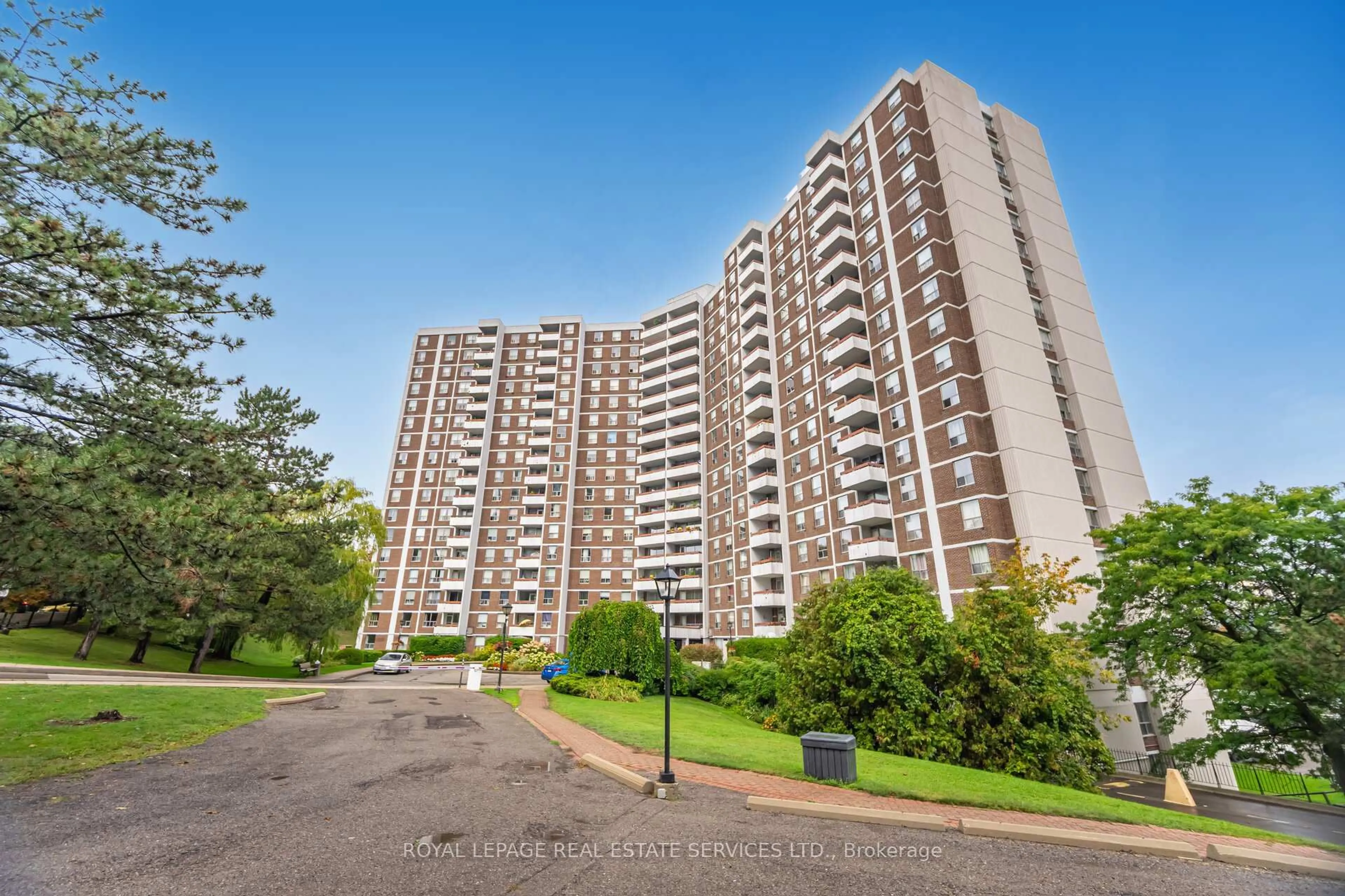 Unknown for 10 Edgecliff Gfwy #303, Toronto Ontario M3C 3A3