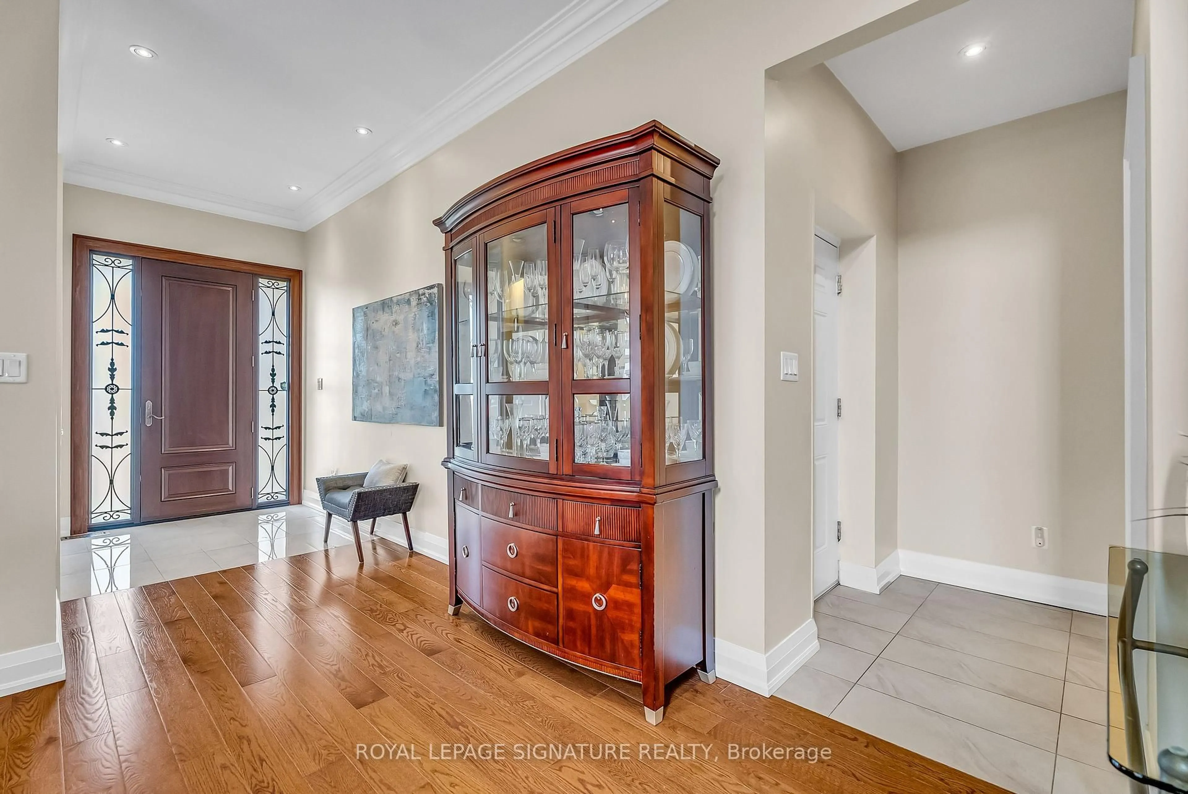 Indoor entryway for 27 Caronport Cres, Toronto Ontario M3A 1G9