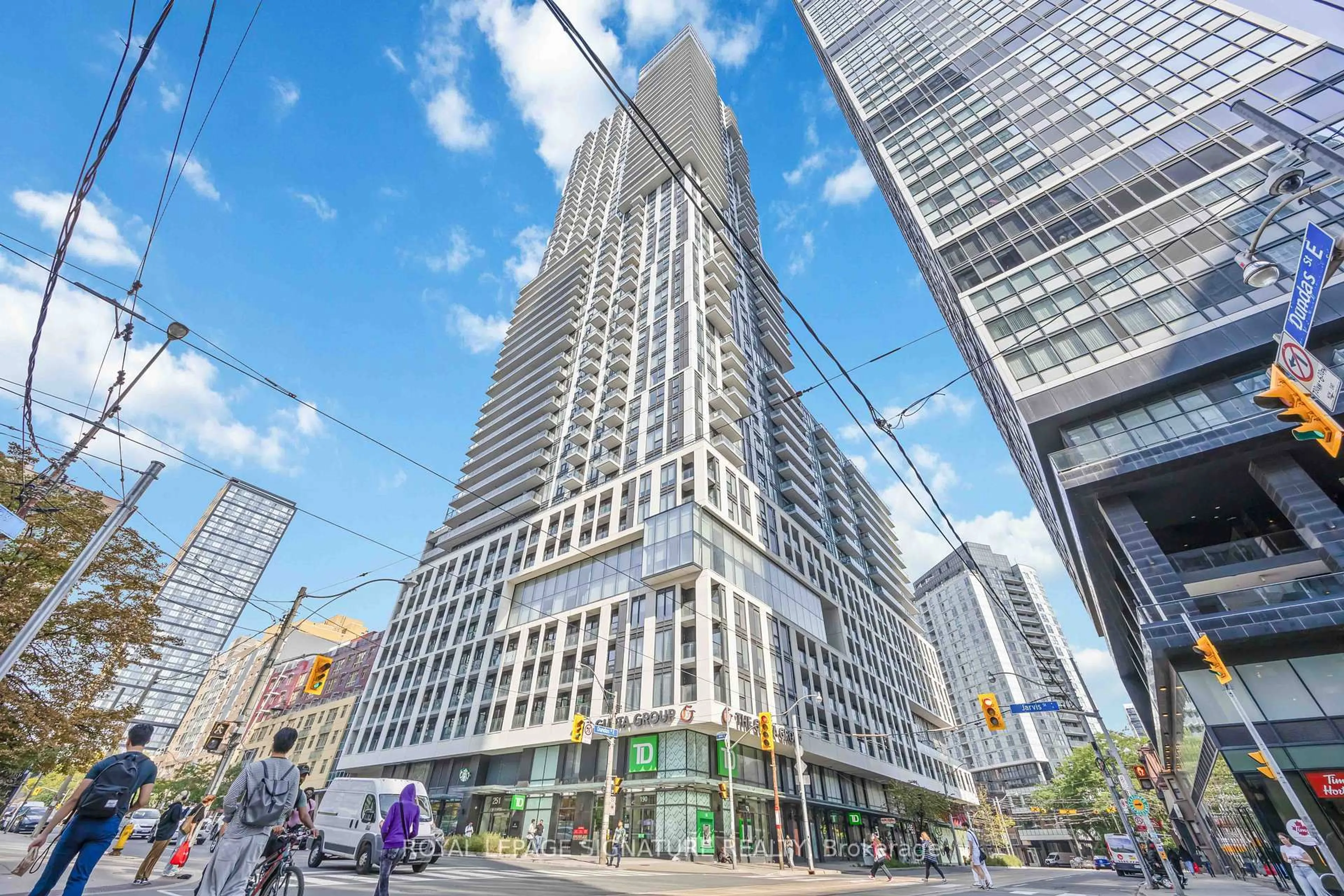 Patio, street for 251 Jarvis St #1725, Toronto Ontario M5B 0C3