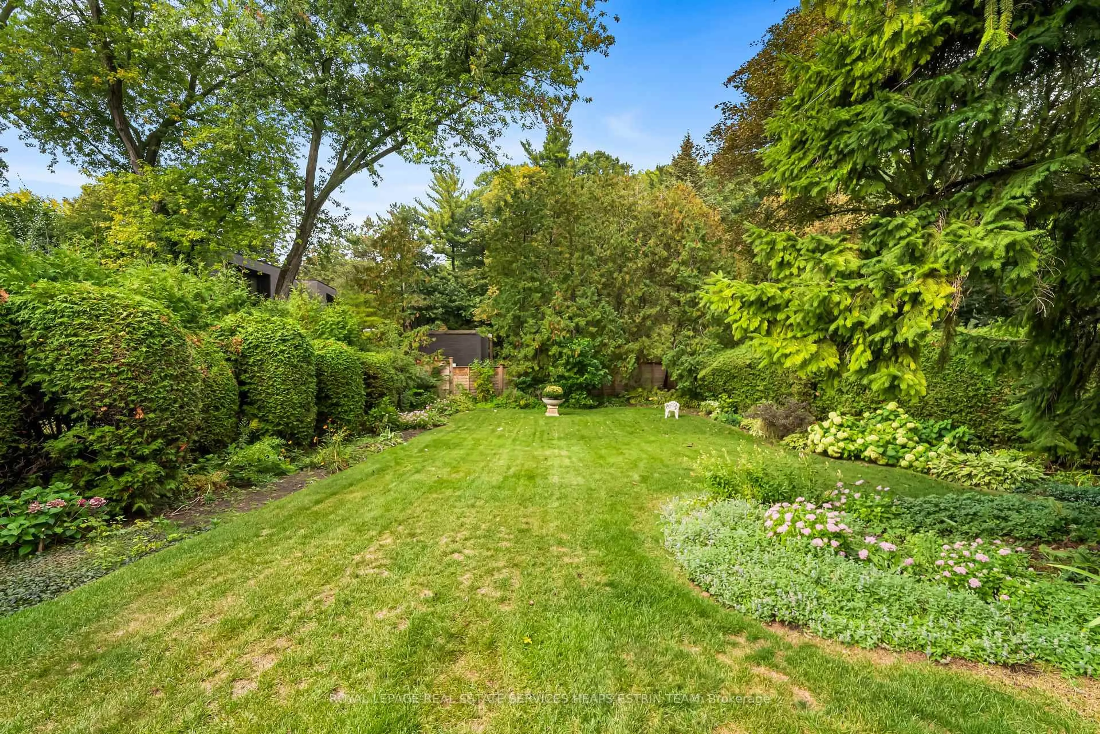 Patio, forest/trees view for 50 Plymbridge Rd, Toronto Ontario M2P 1A3