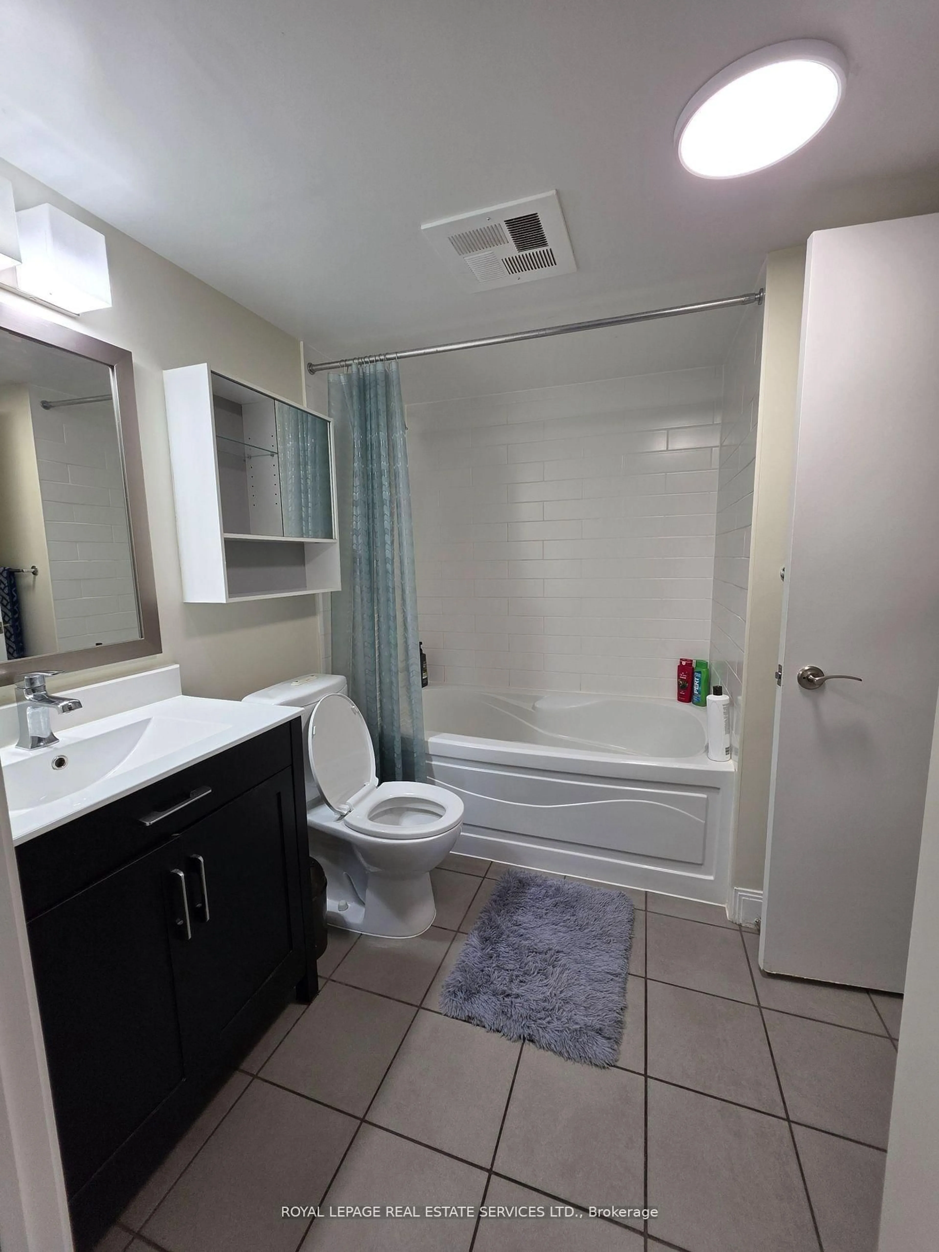 Standard bathroom, unknown for 2191 Yonge St #1804, Toronto Ontario M4S 3H8