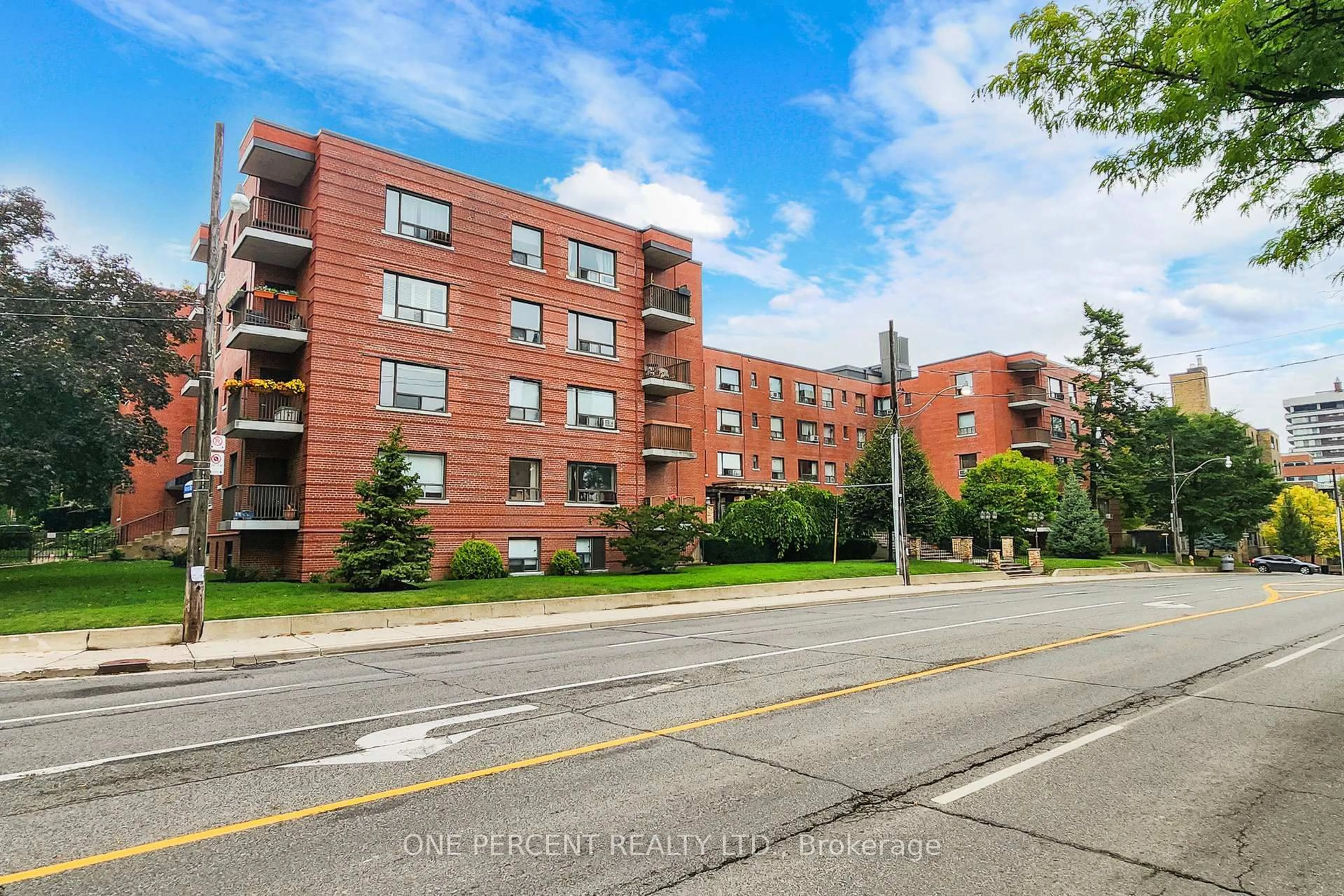 Unknown for 2550 Bathurst St #206, Toronto Ontario M6B 2Z2