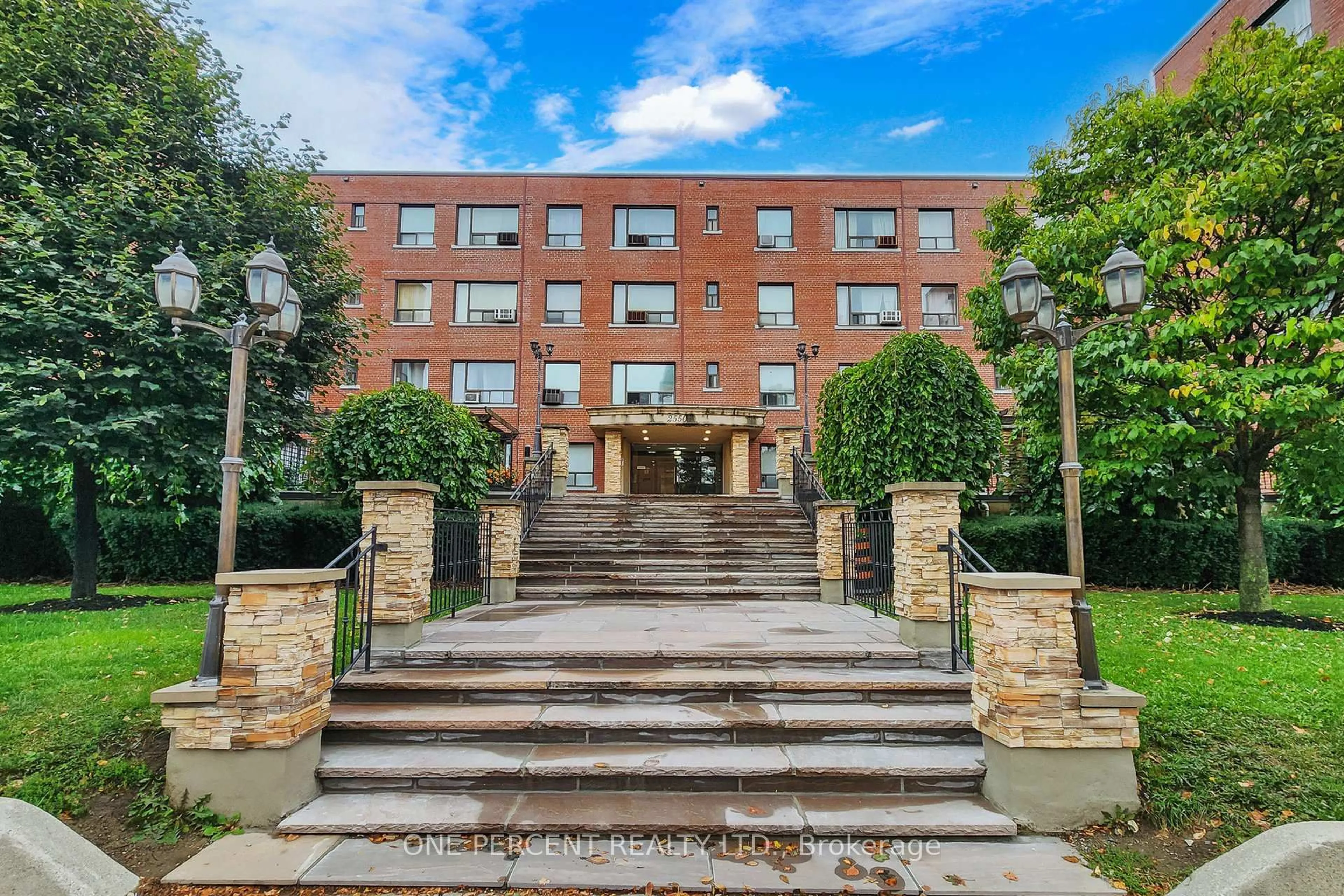 Unknown for 2550 Bathurst St #206, Toronto Ontario M6B 2Z2