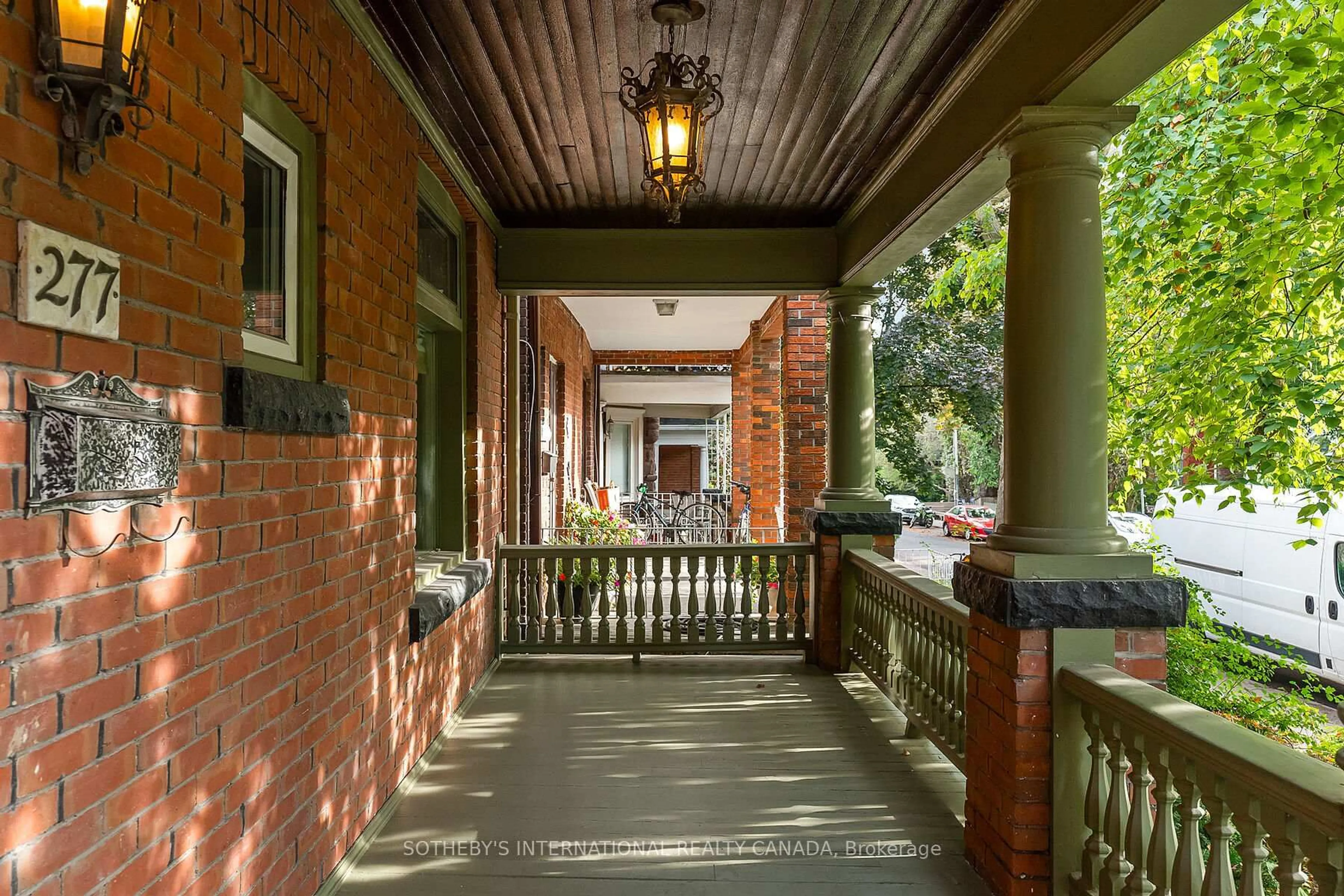 Patio, street for 277 Crawford St, Toronto Ontario M6J 2V7