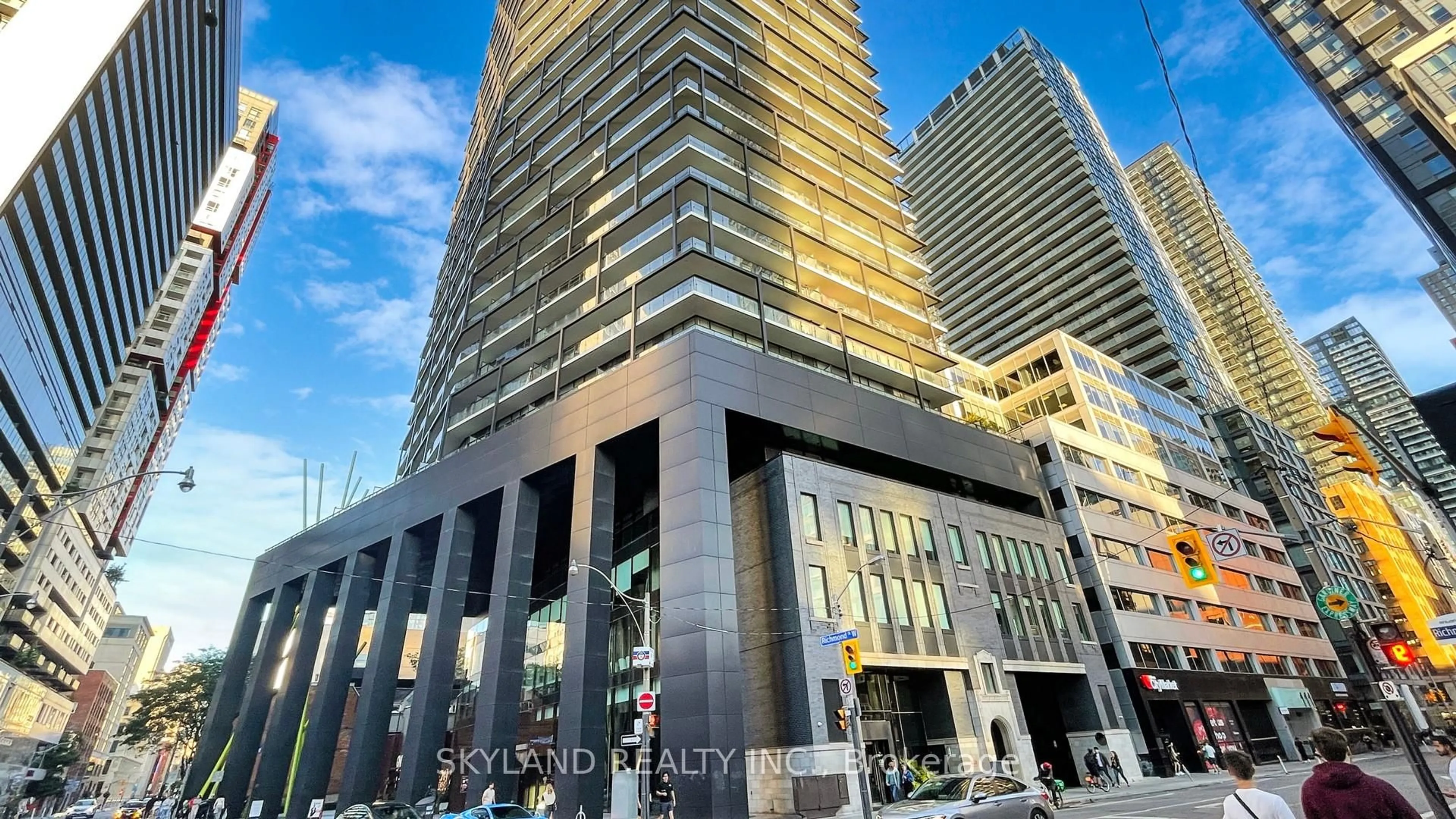 Indoor foyer for 125 Peter St #3211, Toronto Ontario M5V 0M2
