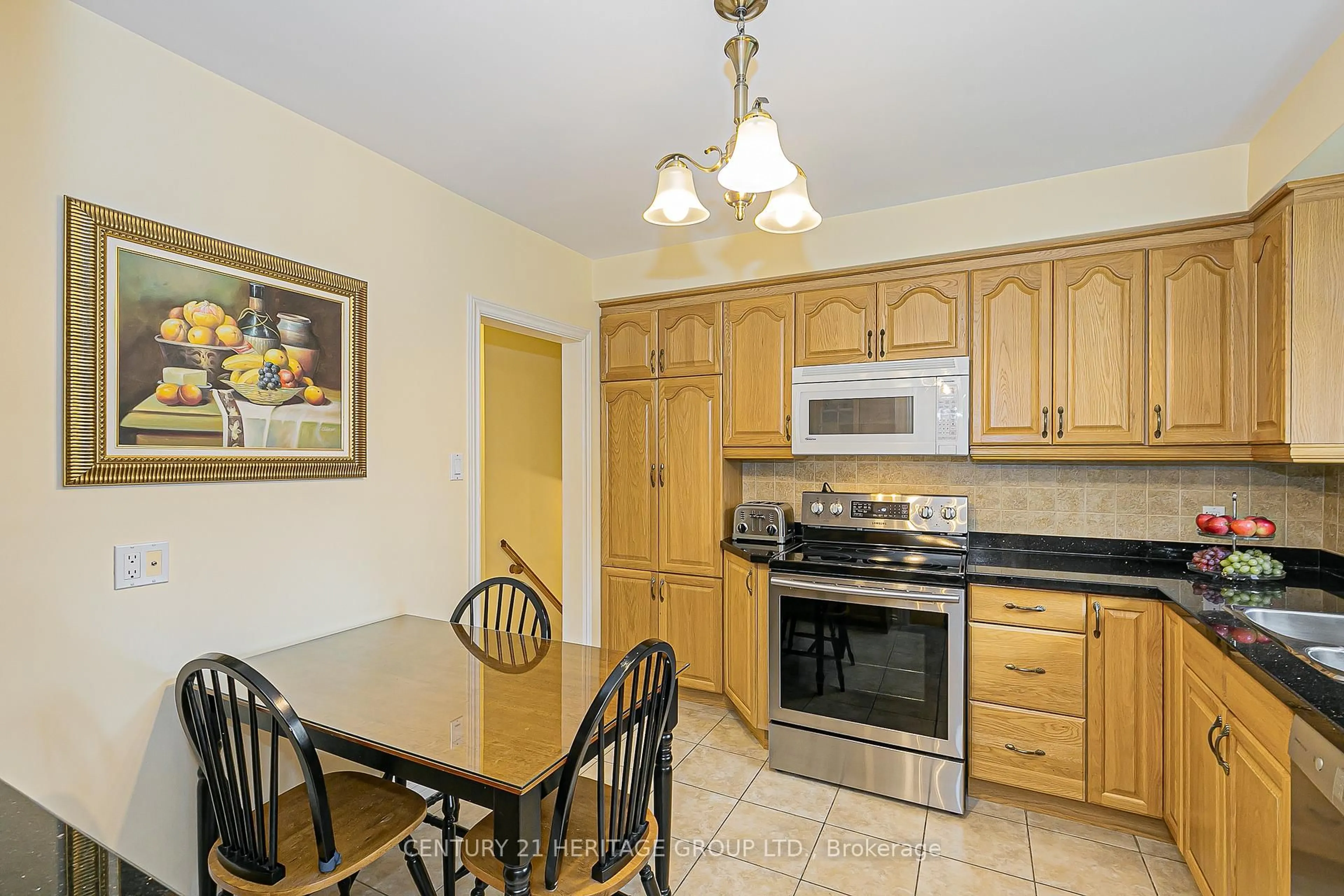 Standard kitchen, ceramic/tile floor for 53 Caronport Cres, Toronto Ontario M3A 1H2