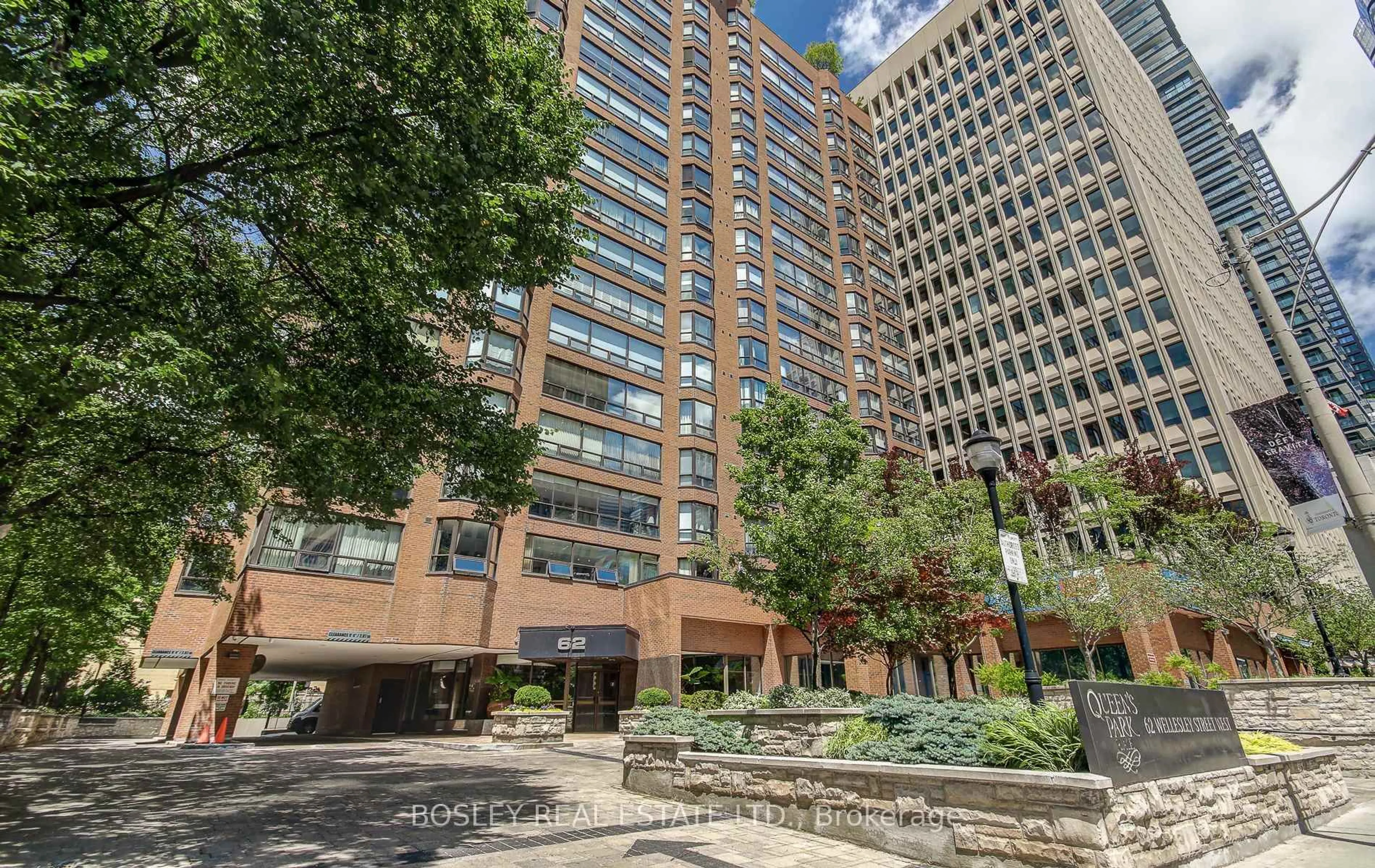 Indoor foyer for 62 Wellesley St #702, Toronto Ontario M5S 2X3