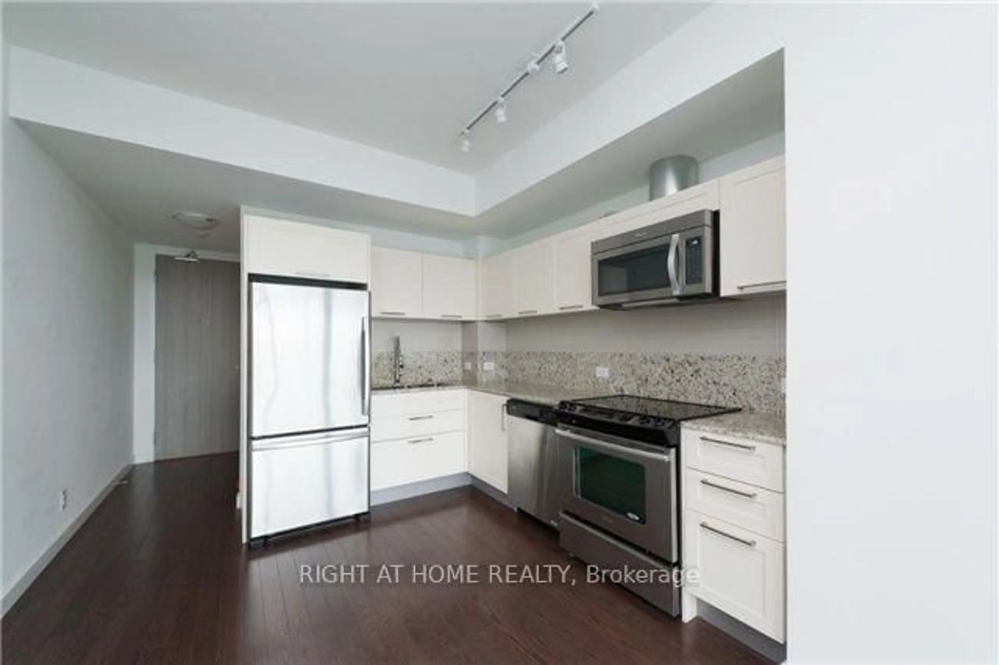 Standard kitchen, unknown for 390 Cherry St #3201, Toronto Ontario M5A 0E2