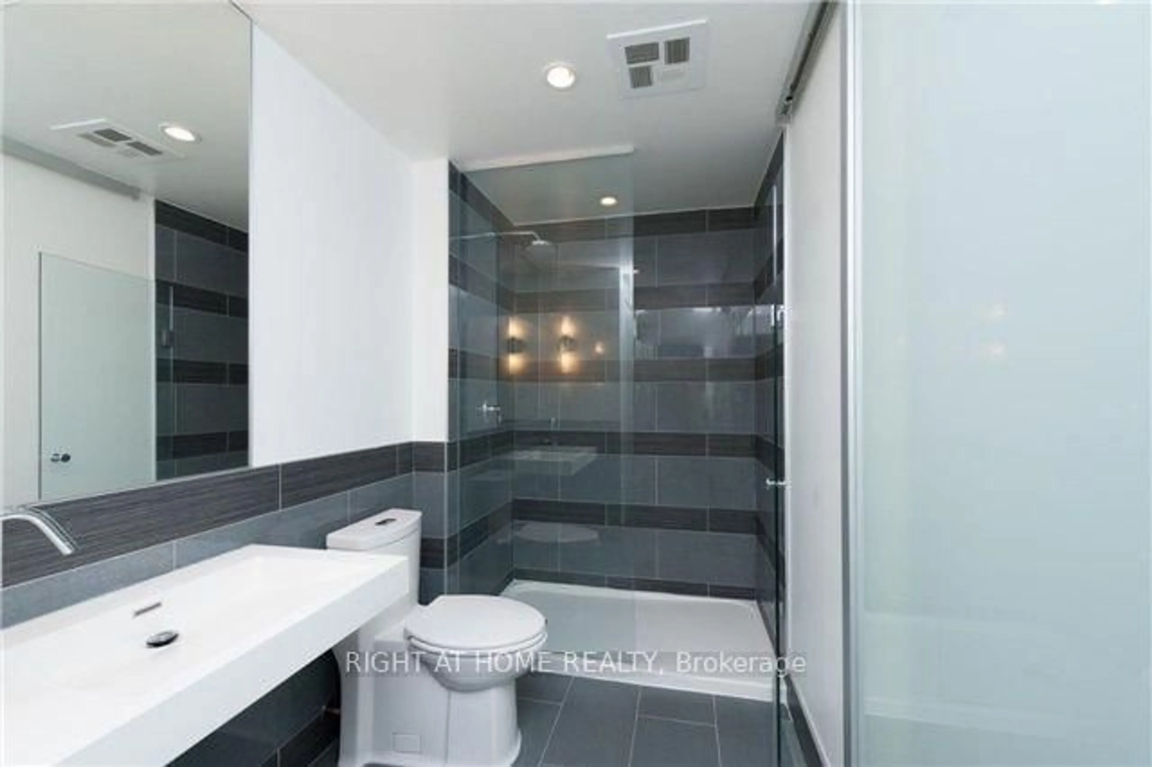 Contemporary bathroom, ceramic/tile floor for 390 Cherry St #3201, Toronto Ontario M5A 0E2
