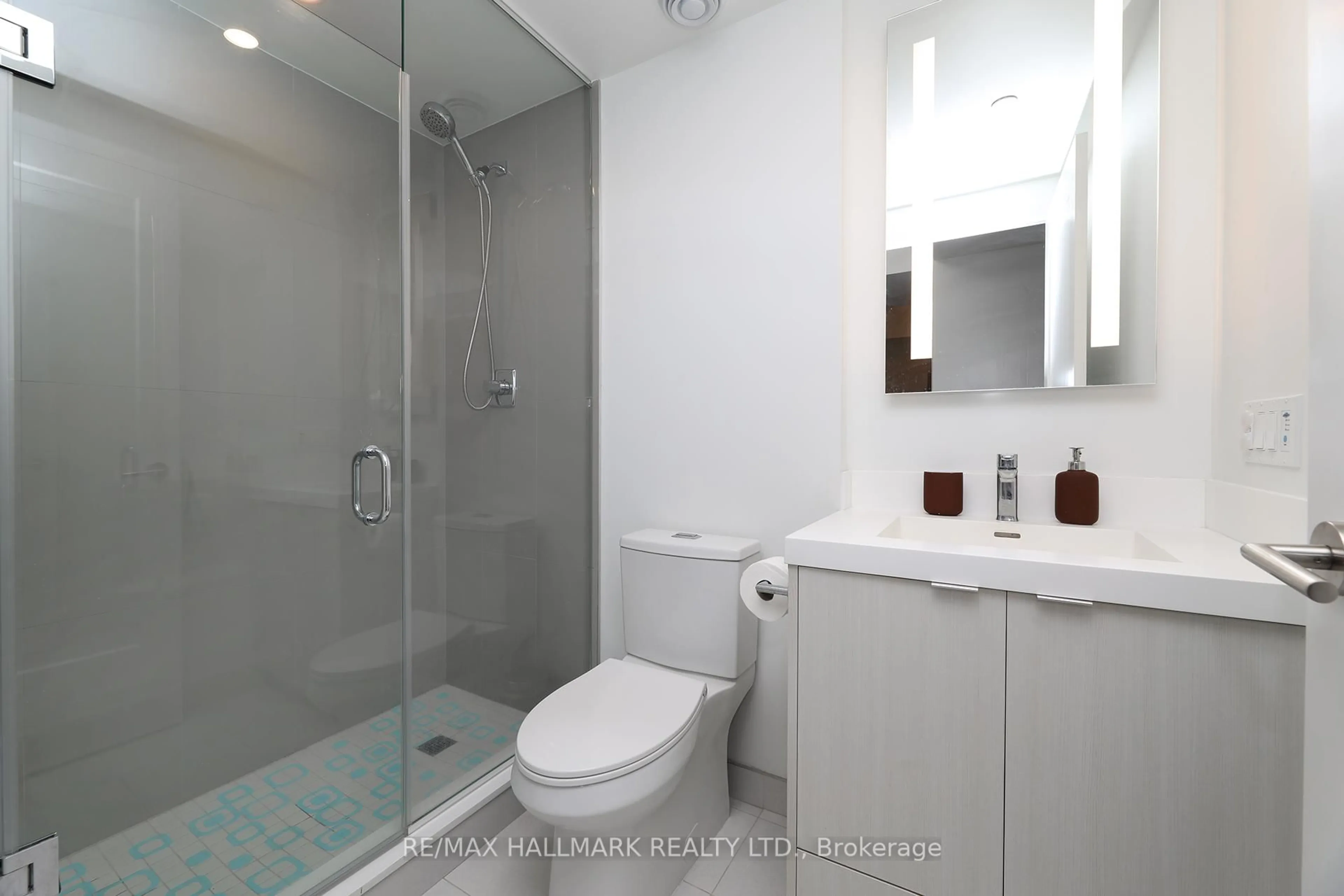 Standard bathroom, ceramic/tile floor for 20 Inn on the Park Dr #343, Toronto Ontario M3C 0P8