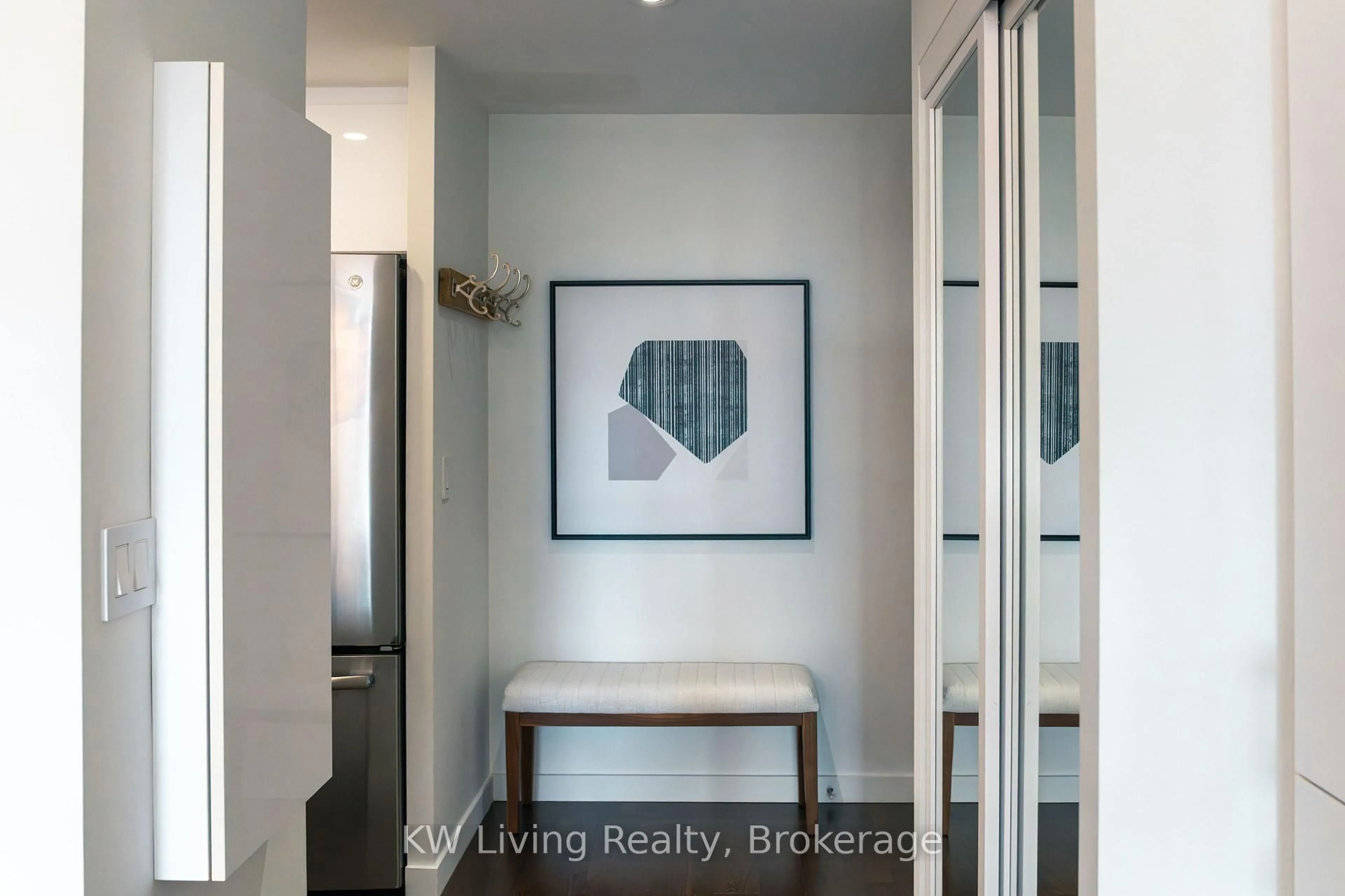 Indoor entryway for 281 Mutual St #509, Toronto Ontario M4Y 1X6