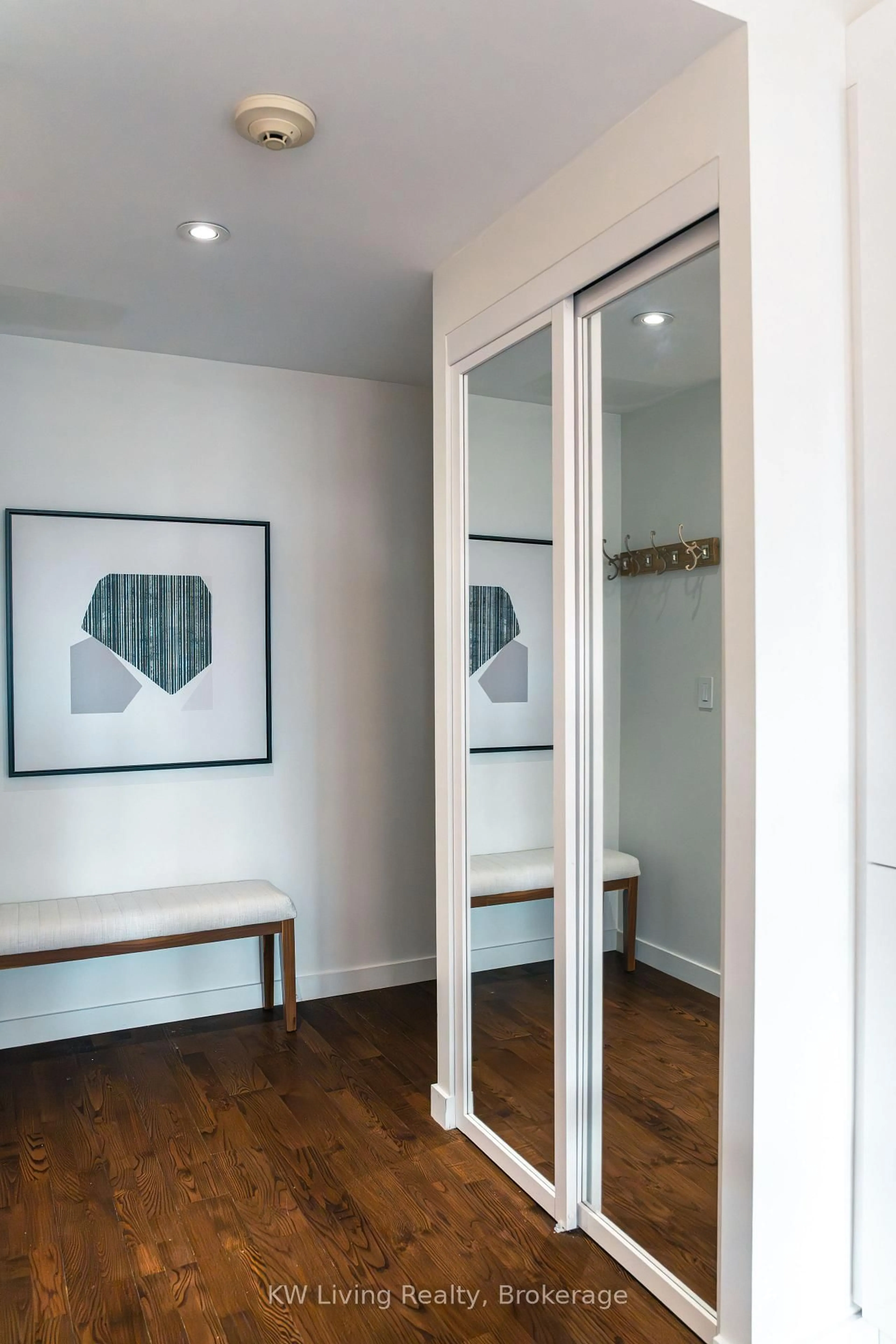 Indoor entryway for 281 Mutual St #509, Toronto Ontario M4Y 1X6