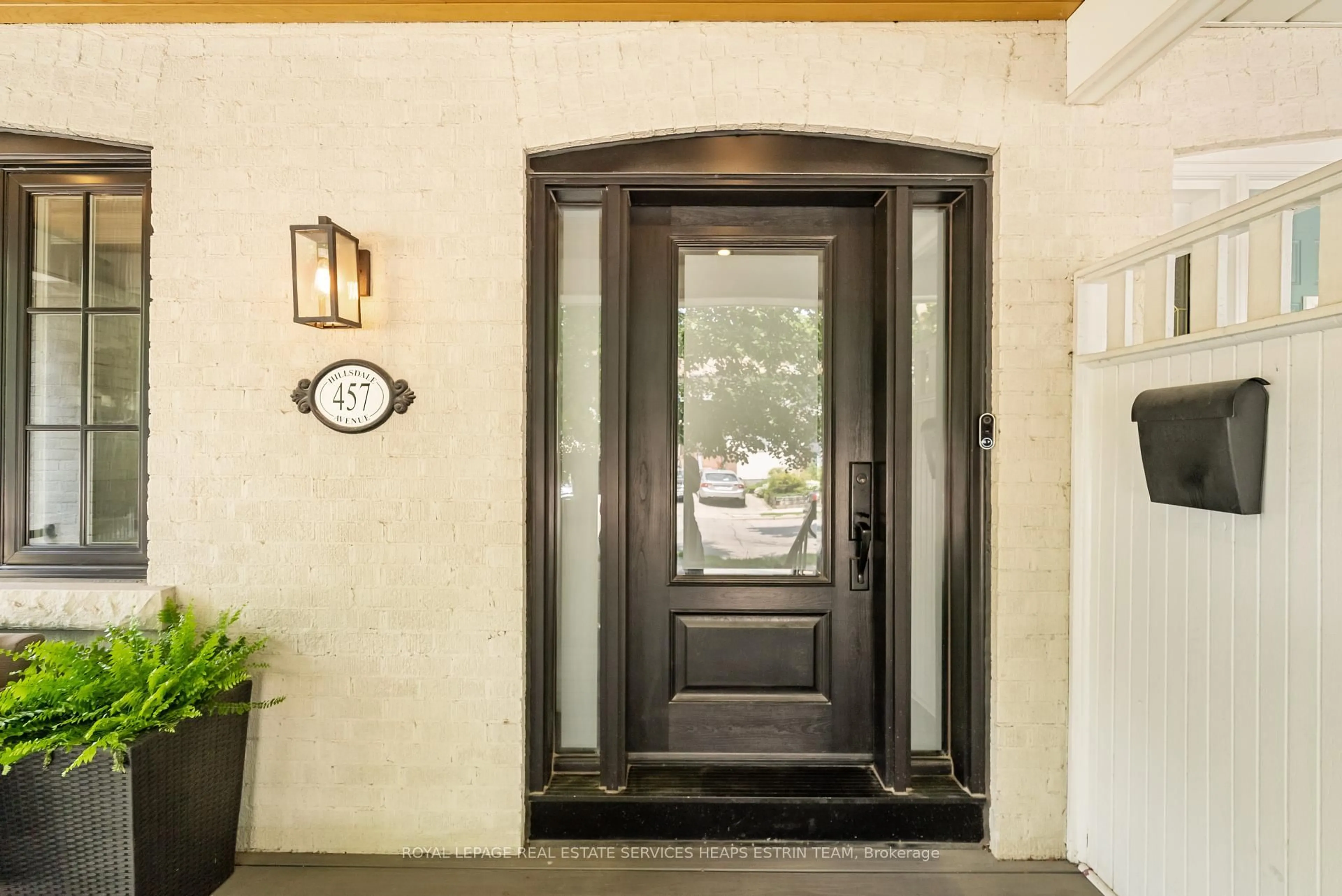 Indoor entryway for 457 Hillsdale Ave, Toronto Ontario M4S 1V1