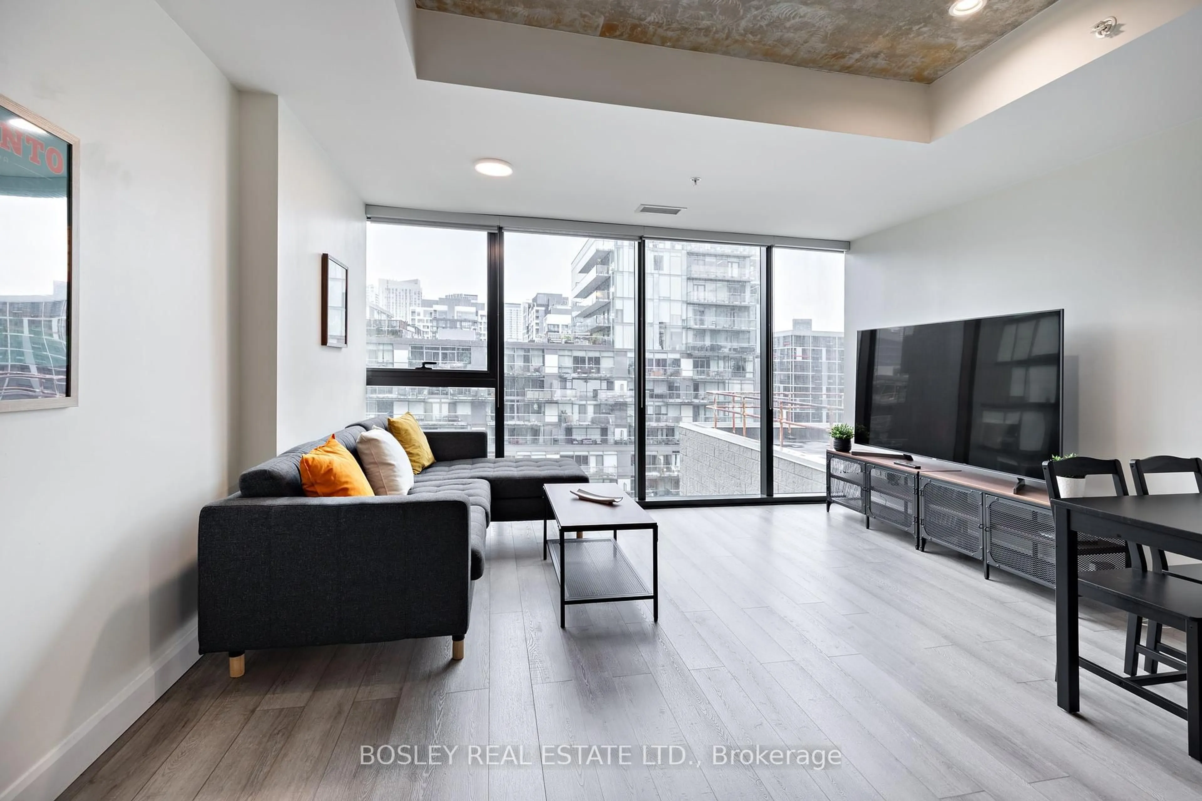 Living room with furniture, unknown for 629 King St #816, Toronto Ontario M5V 1M5