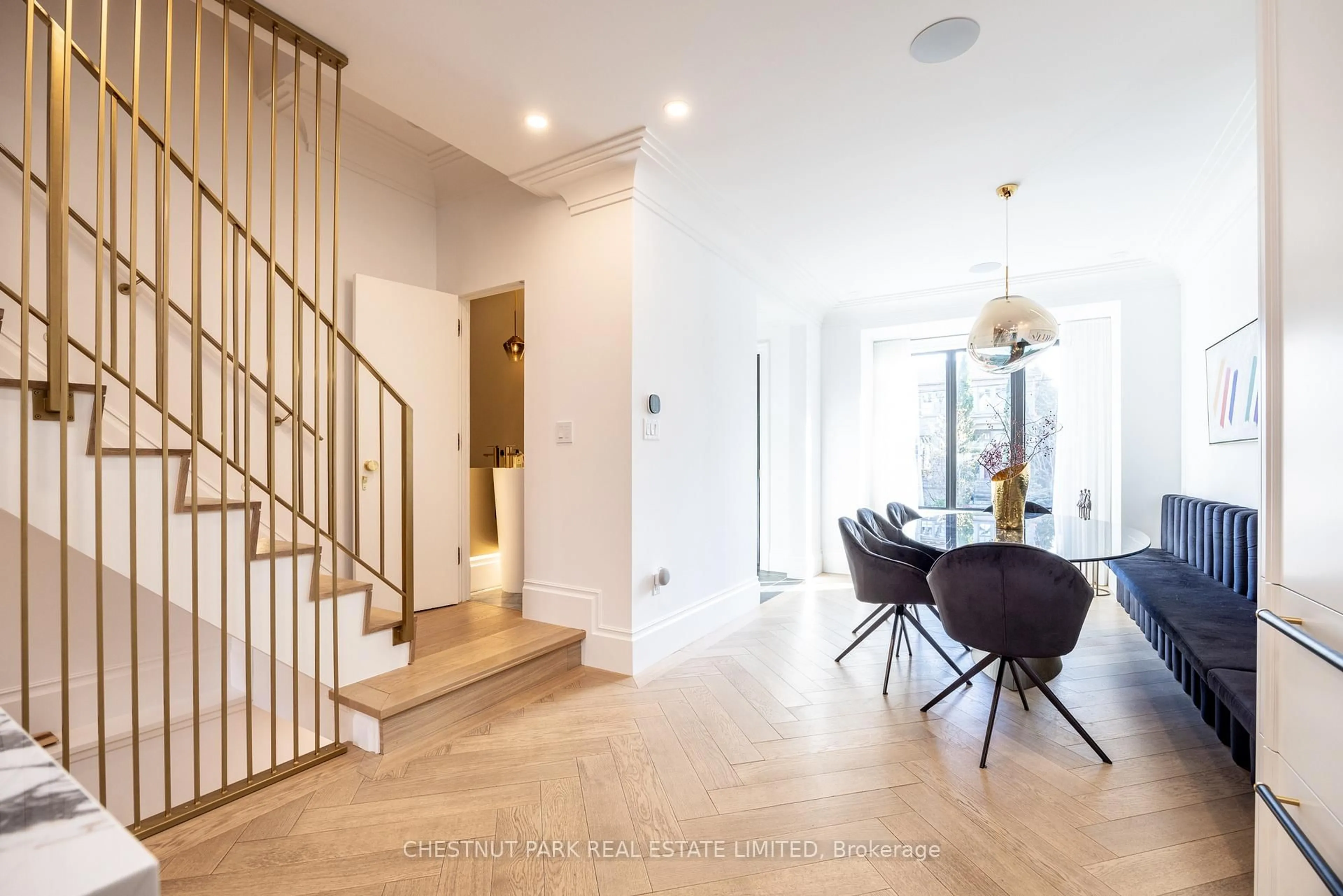 Indoor foyer for 414 Bedford Park Ave, Toronto Ontario M5M 1K1