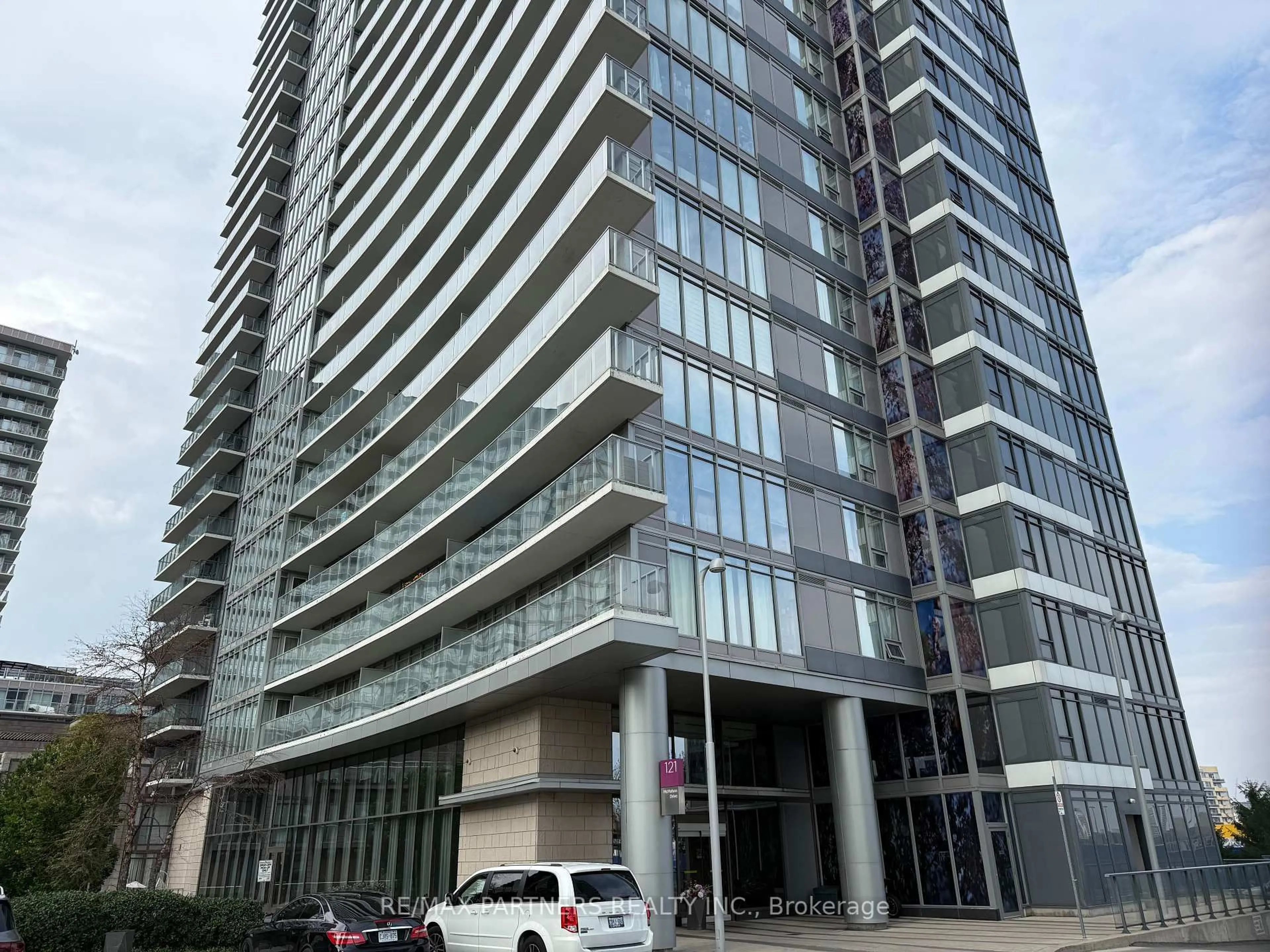 Indoor foyer for 121 Mcmahon Dr #716, Toronto Ontario M2K 0C1