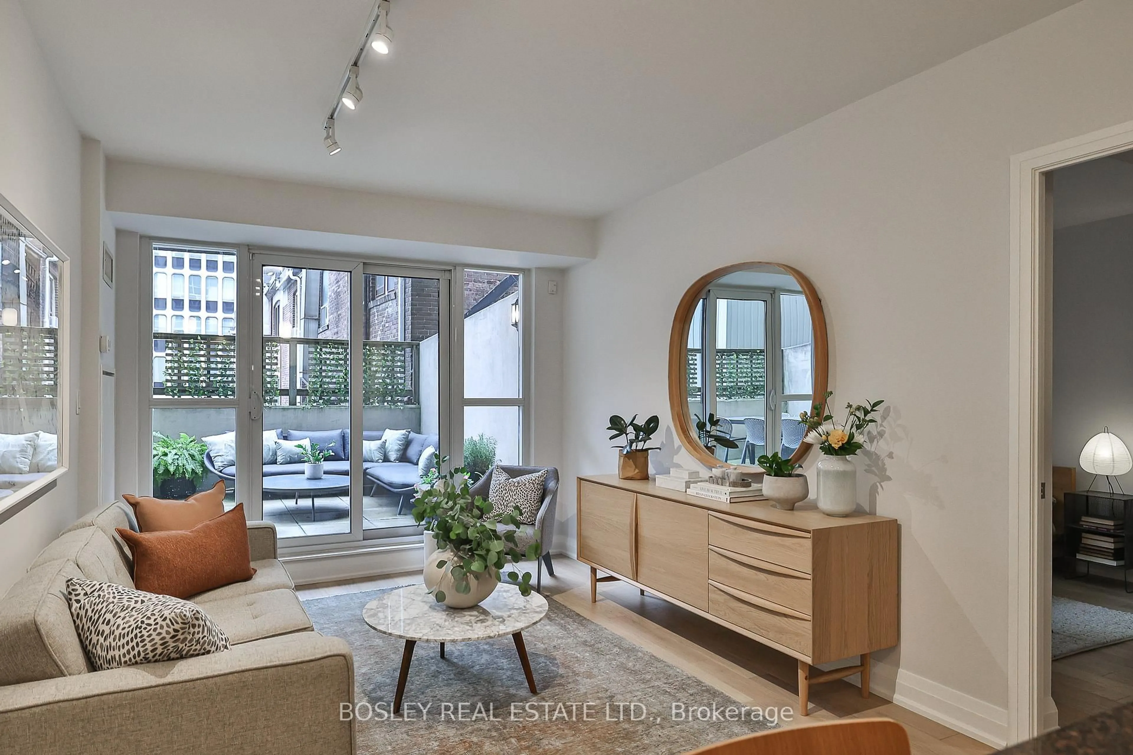 Living room with furniture, unknown for 1430 Yonge St #201, Toronto Ontario M5B 2M6