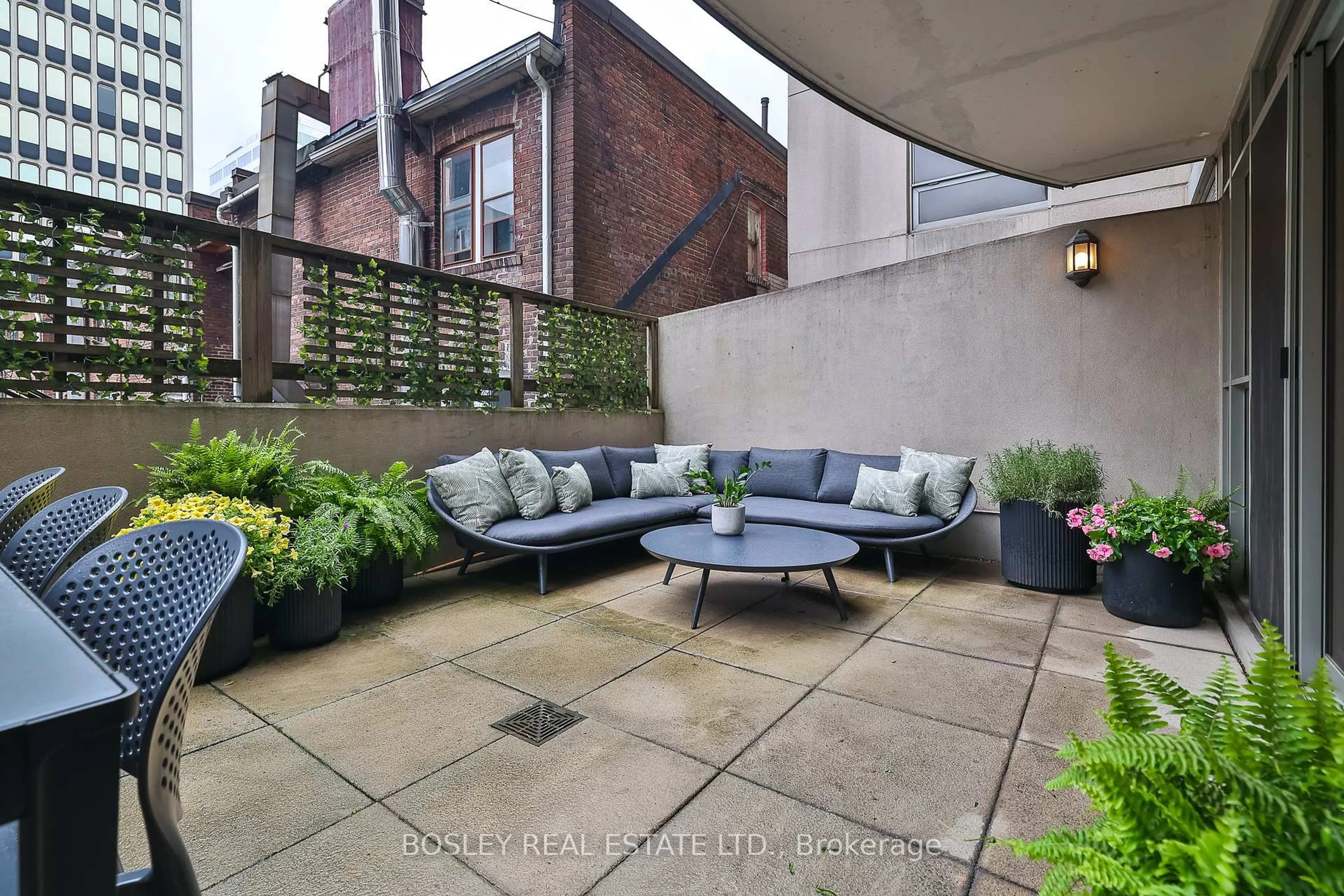 Patio, street for 1430 Yonge St #201, Toronto Ontario M5B 2M6