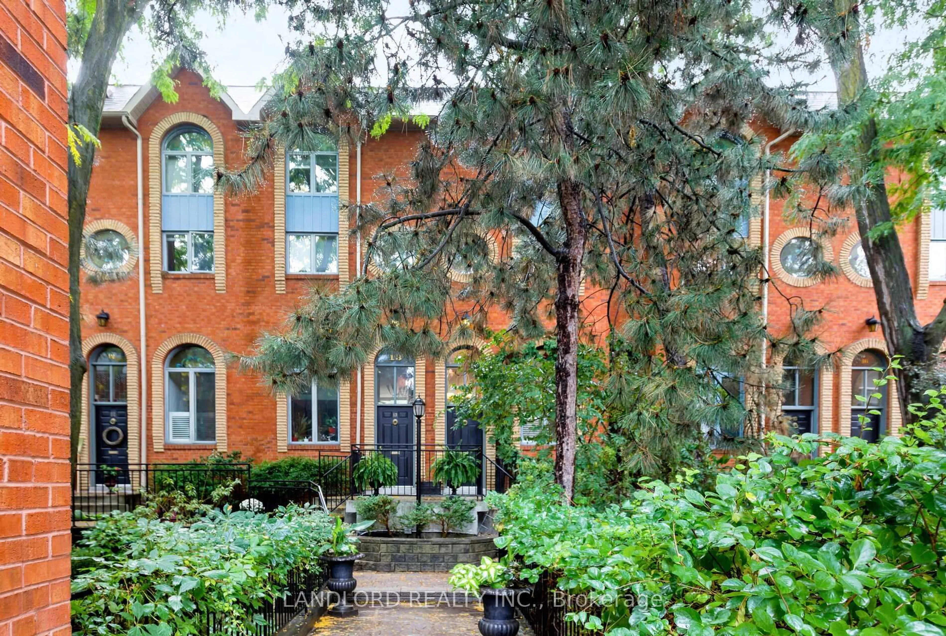 Home with brick exterior material, street for 280 Sherbourne St #14, Toronto Ontario M5A 2S1