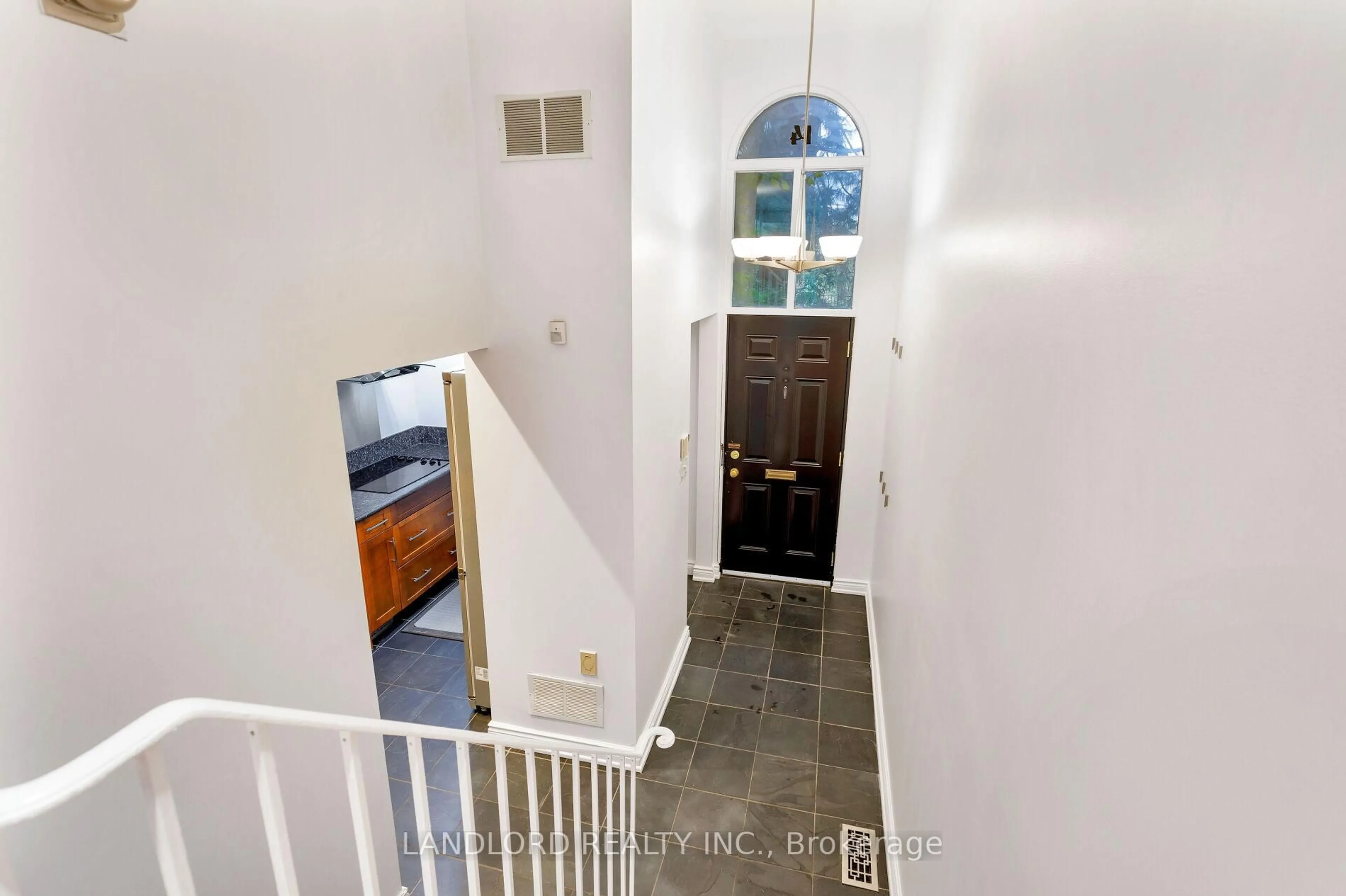 Indoor entryway for 280 Sherbourne St #14, Toronto Ontario M5A 2S1