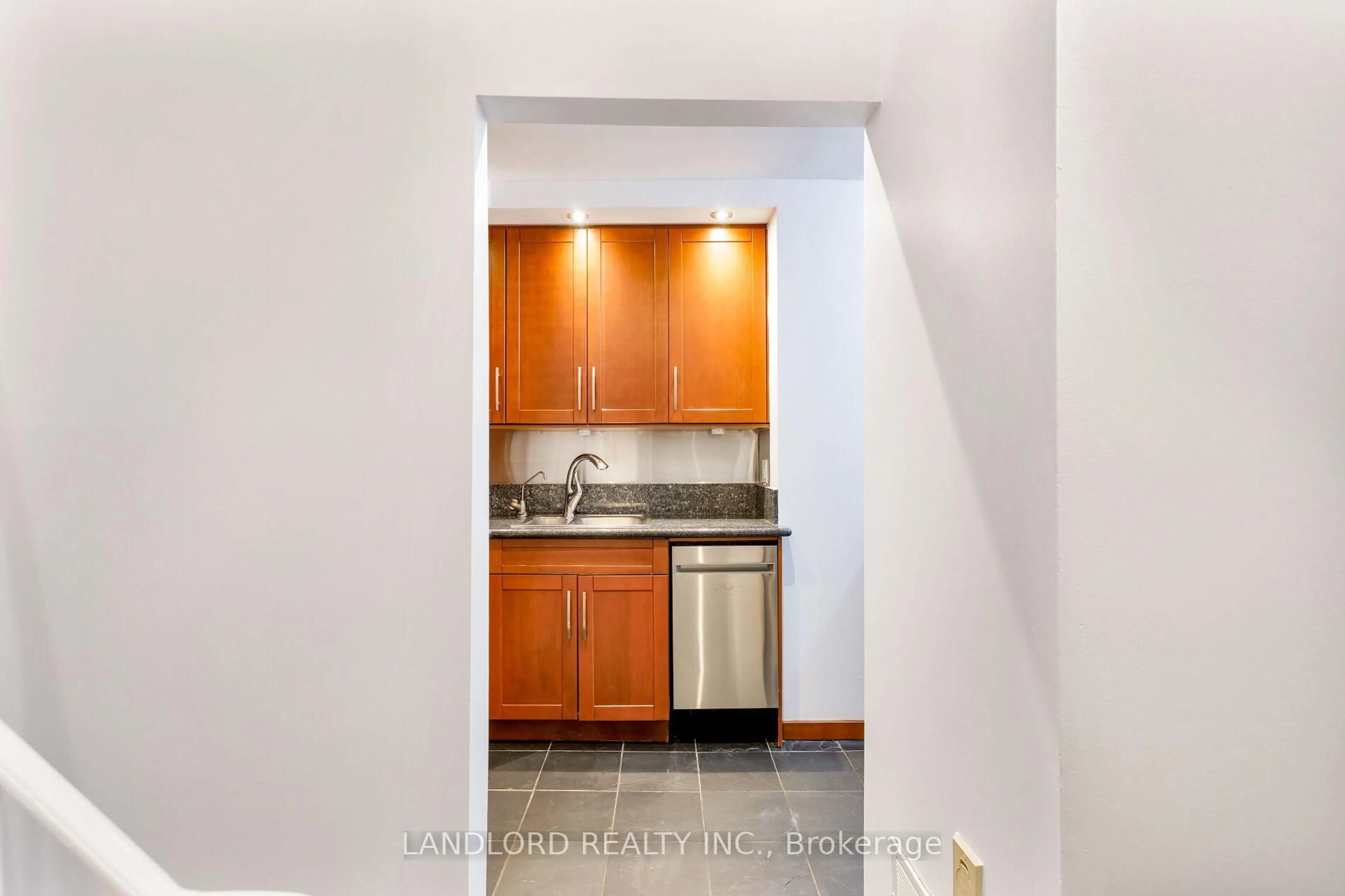 Standard kitchen, unknown for 280 Sherbourne St #14, Toronto Ontario M5A 2S1
