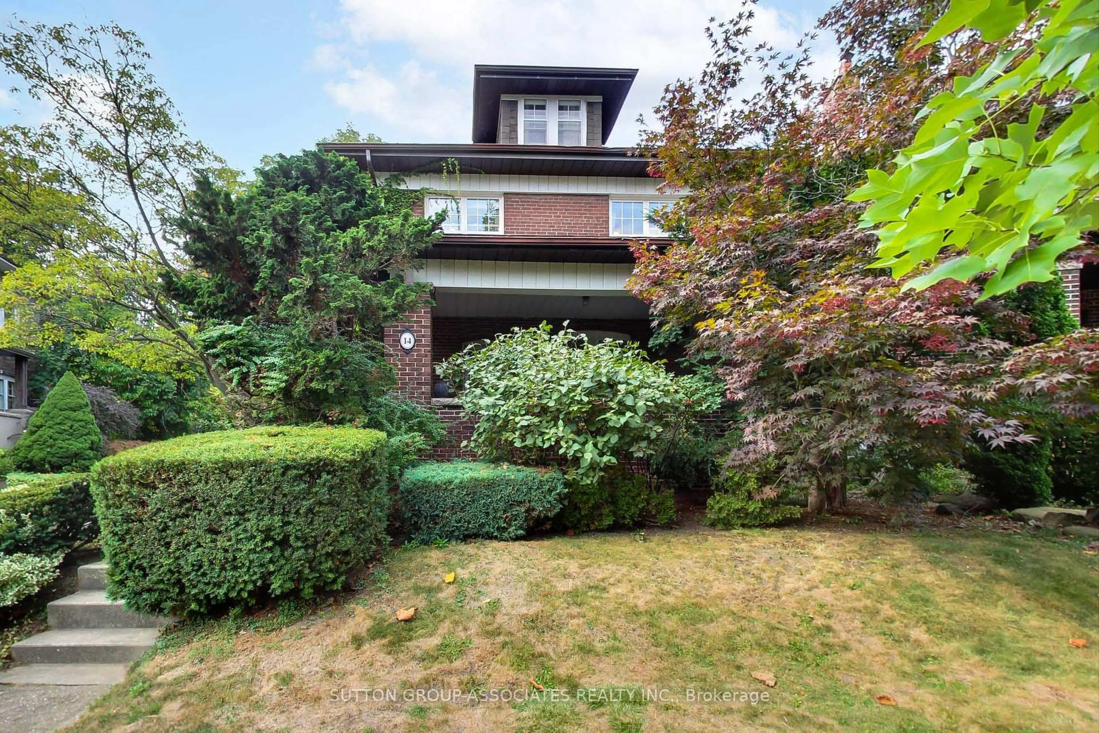 A pic from outside/outdoor area/front of a property/back of a property/a pic from drone, street for 14 Bracondale Hill Rd, Toronto Ontario M6G 3P4