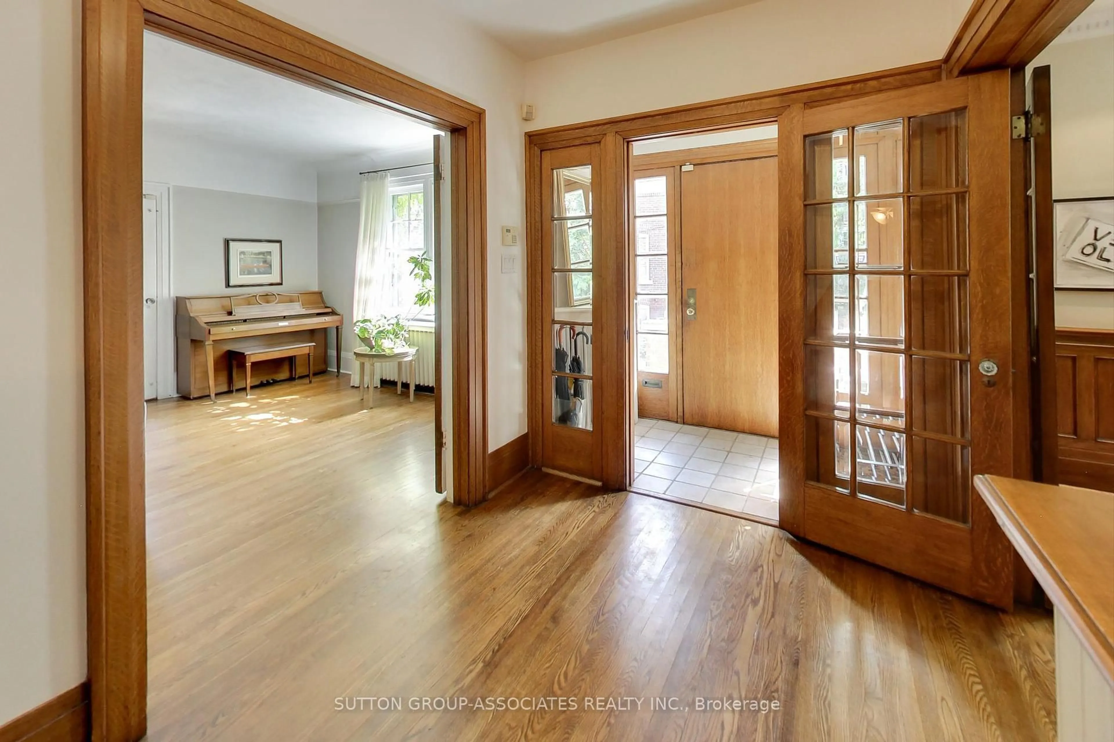 Indoor entryway for 14 Bracondale Hill Rd, Toronto Ontario M6G 3P4
