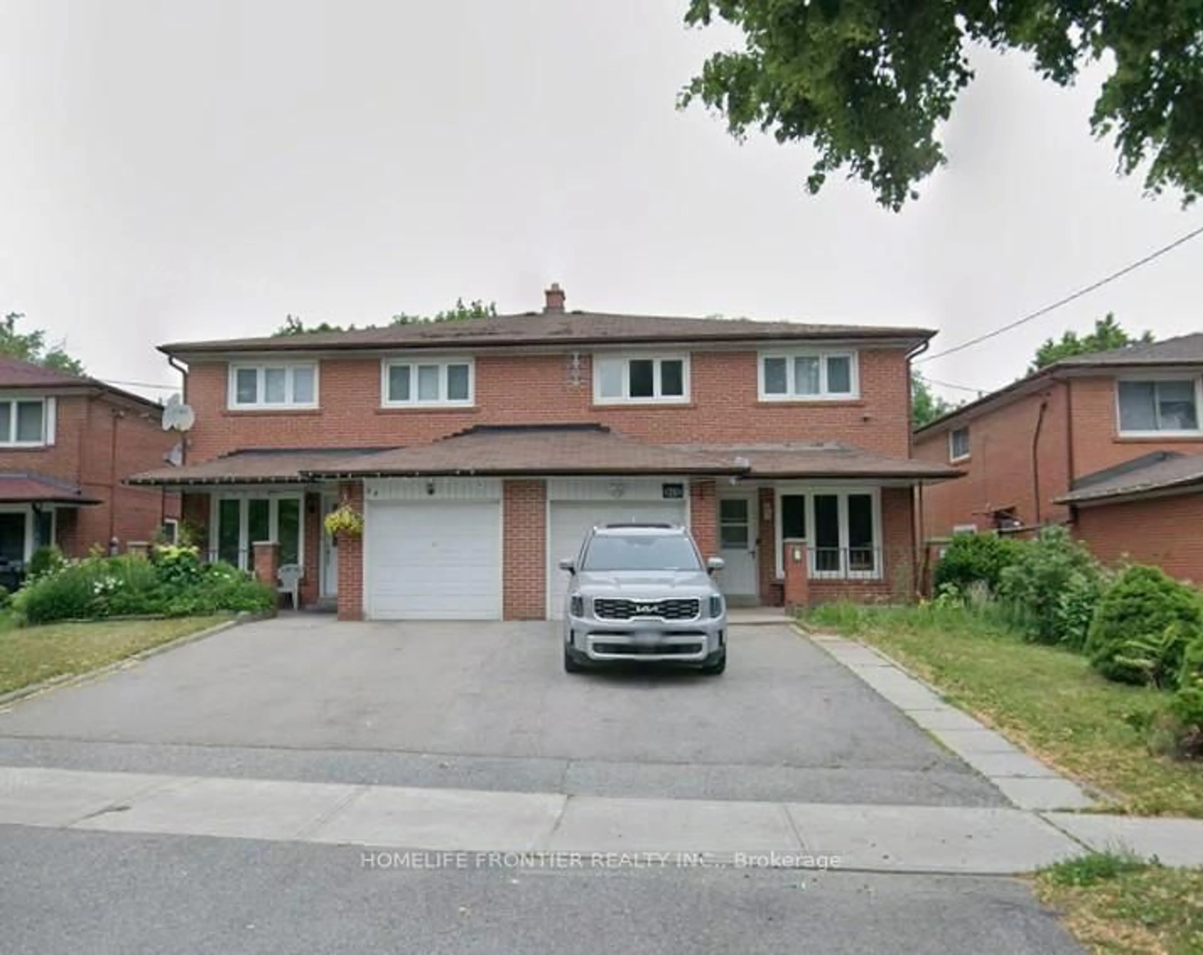 A pic from outside/outdoor area/front of a property/back of a property/a pic from drone, street for 26 Fontainbleau Dr, Toronto Ontario M2M 1N9