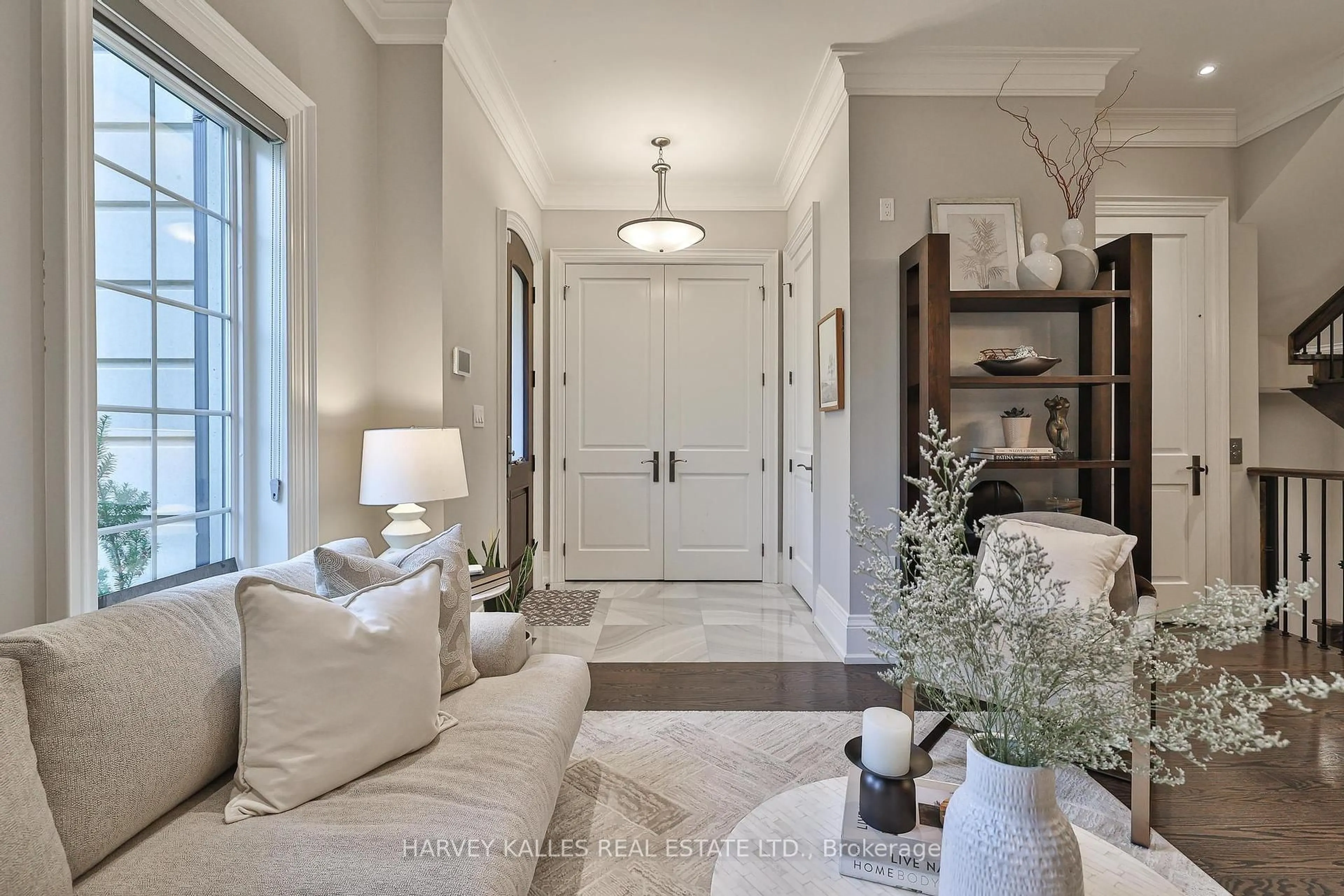 Indoor entryway for 2638A Bayview Ave, Toronto Ontario M2L 1B7
