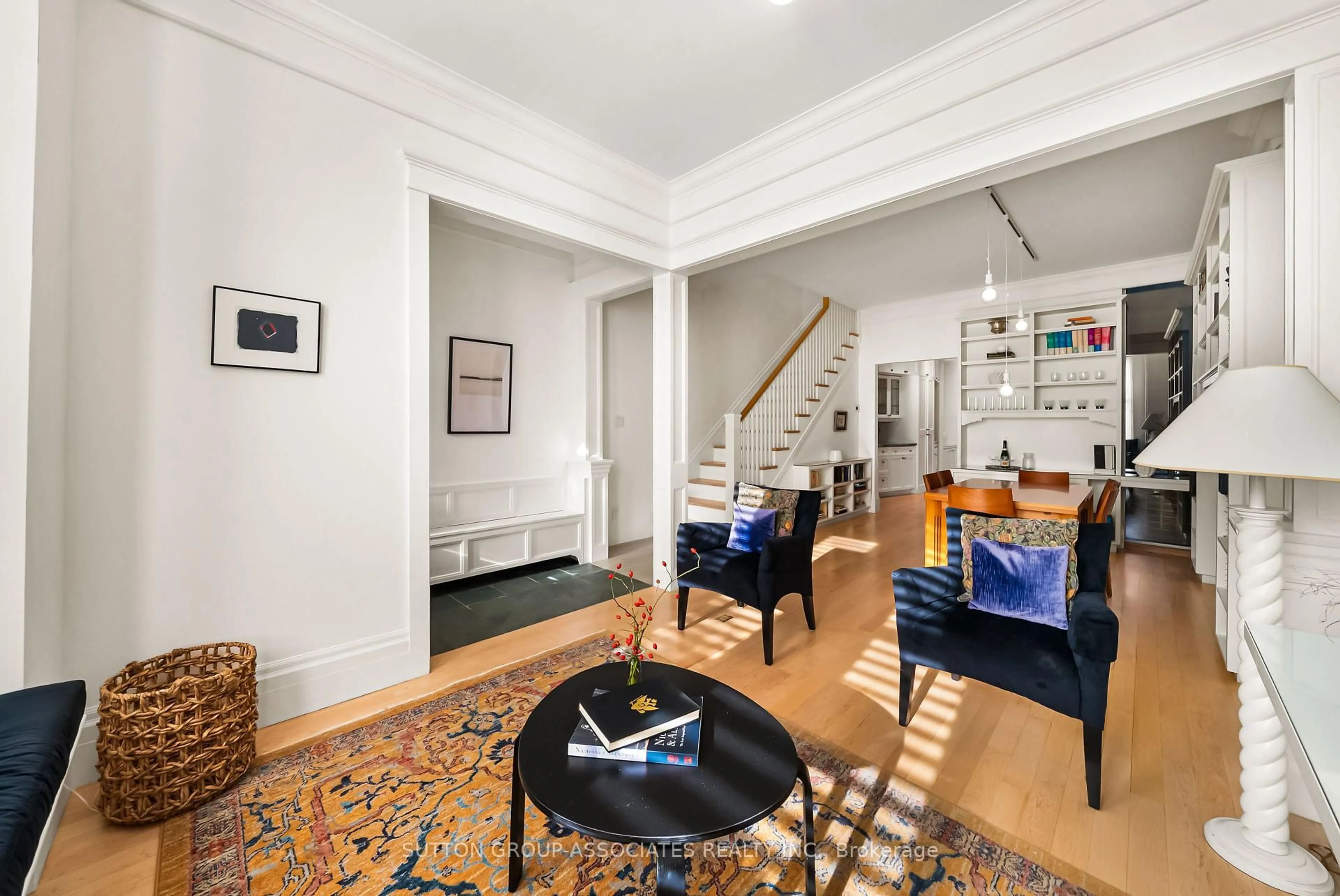 Indoor foyer for 193 Howland Ave, Toronto Ontario M5R 3B7