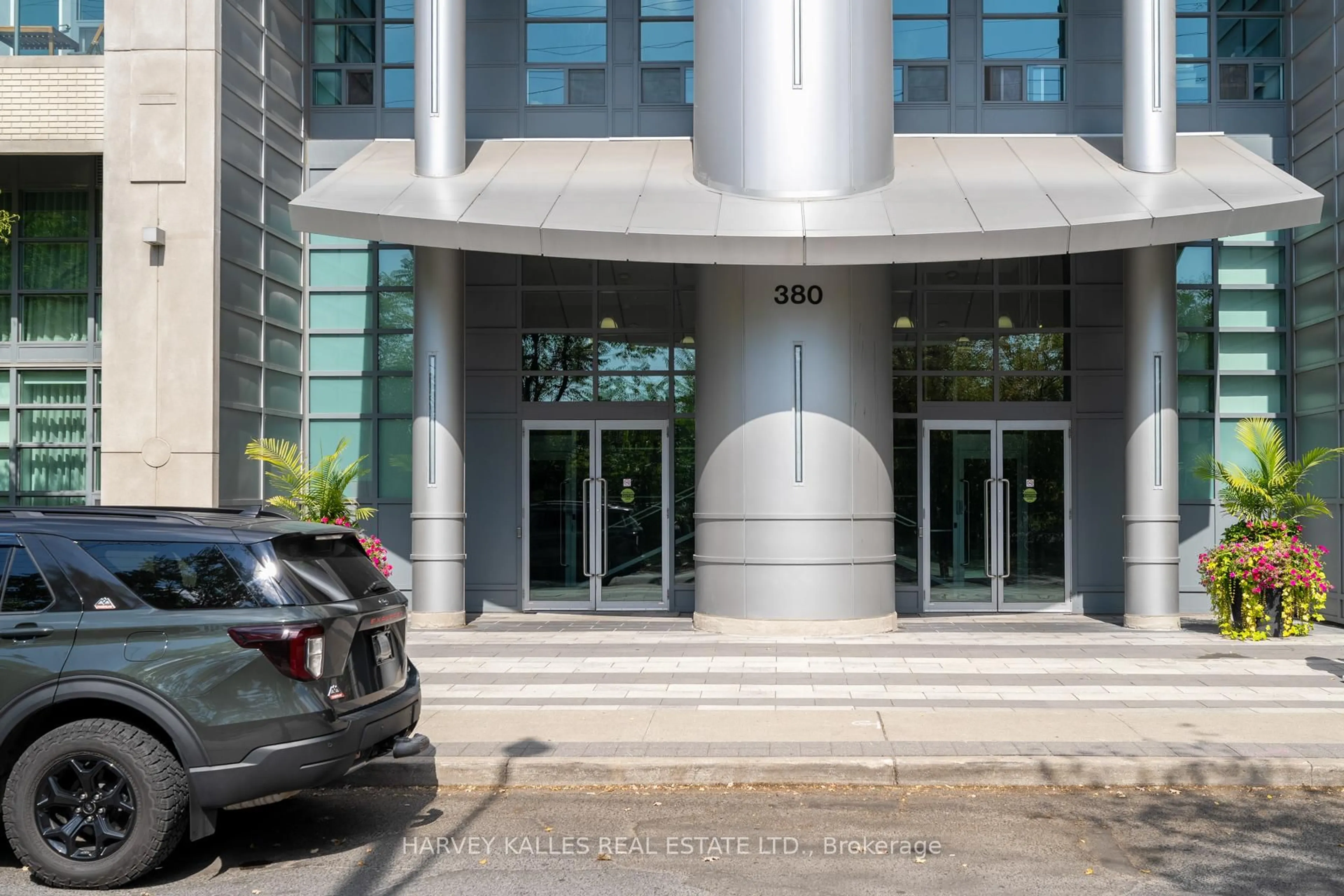 Indoor foyer for 380 Macpherson Ave #317, Toronto Ontario M4V 3E3