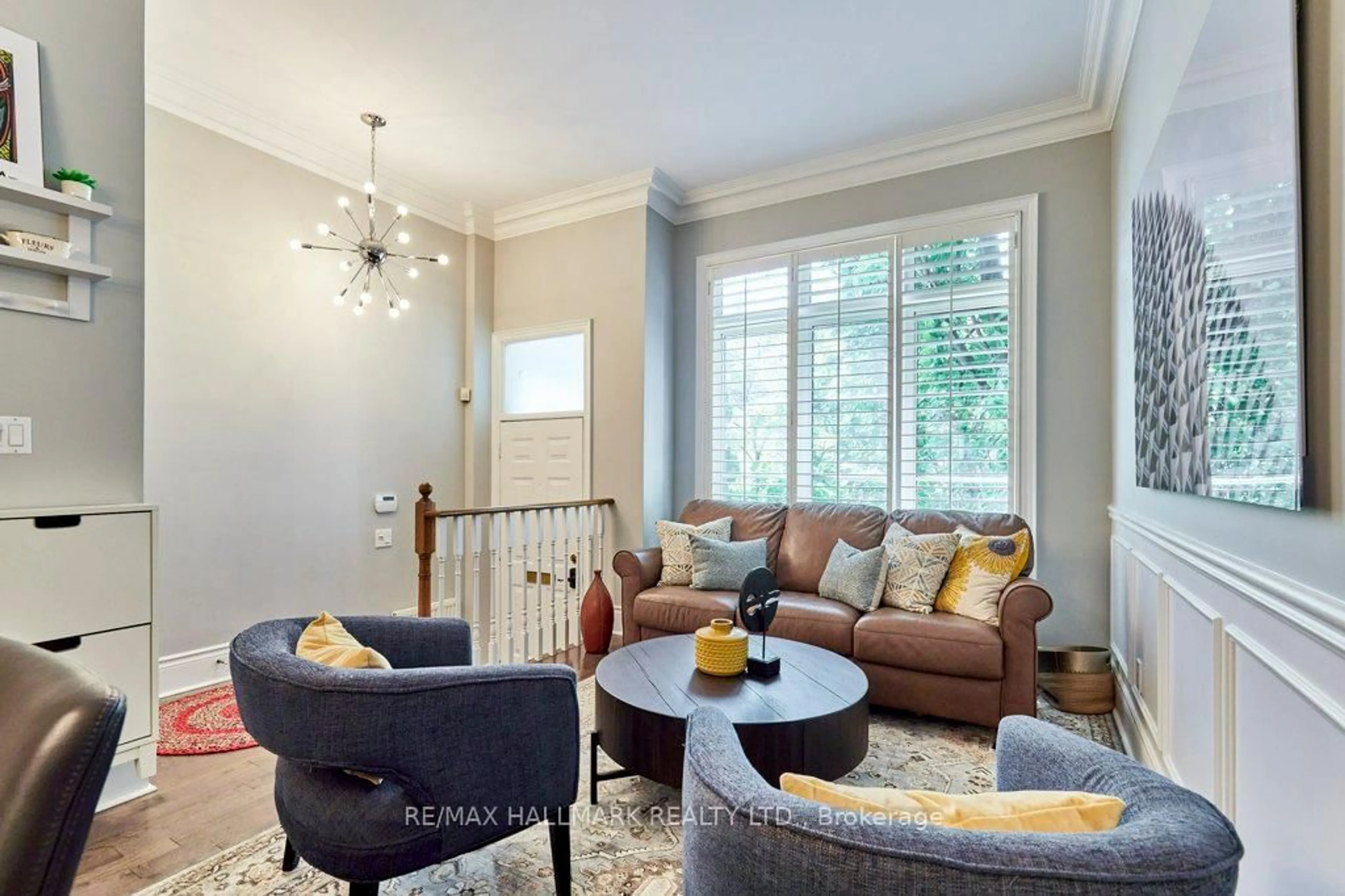 Living room with furniture, unknown for 85 Taunton Rd, Toronto Ontario M4S 2P2
