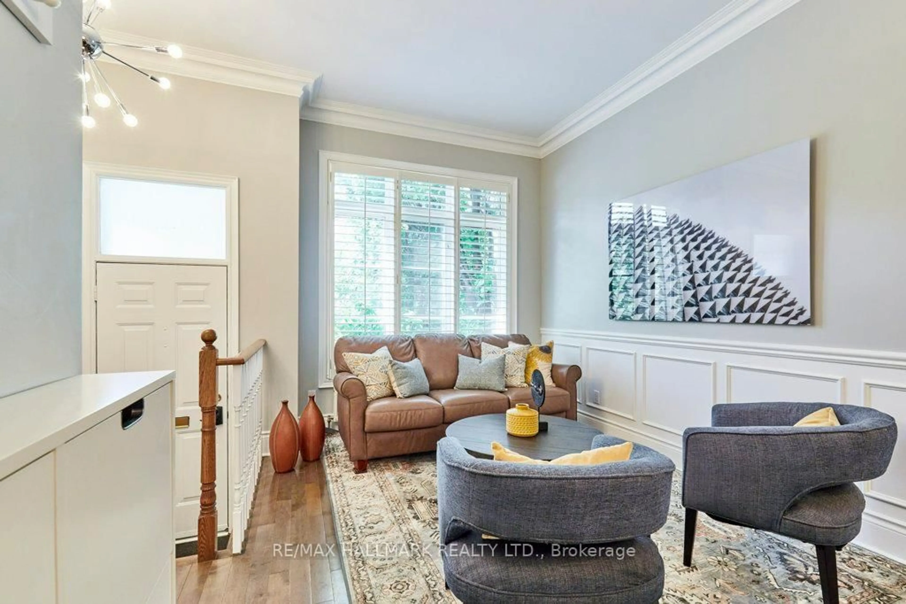 Living room with furniture, unknown for 85 Taunton Rd, Toronto Ontario M4S 2P2
