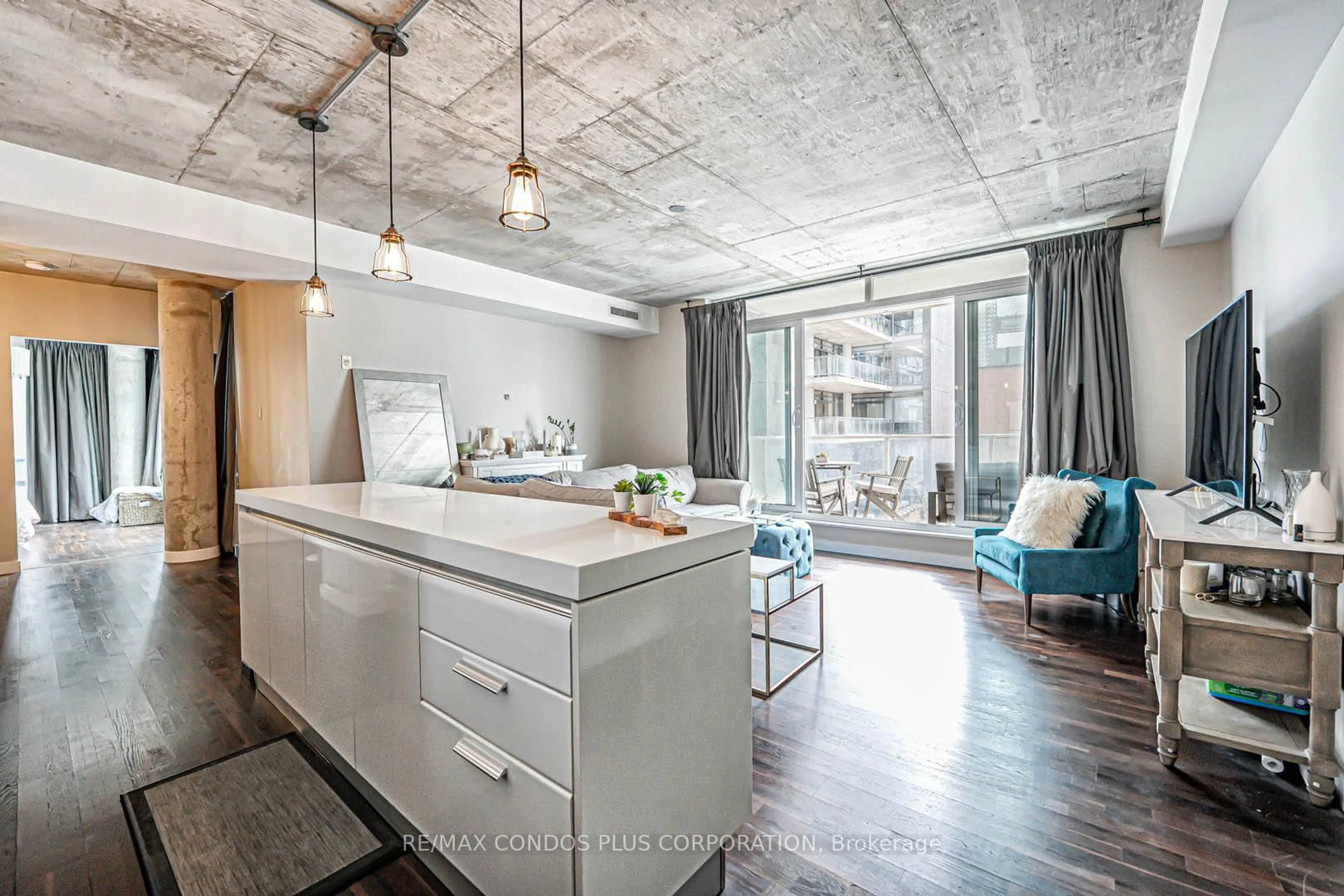 Open concept kitchen, cement floor for 75 Portland St #424, Toronto Ontario M5V 2M9