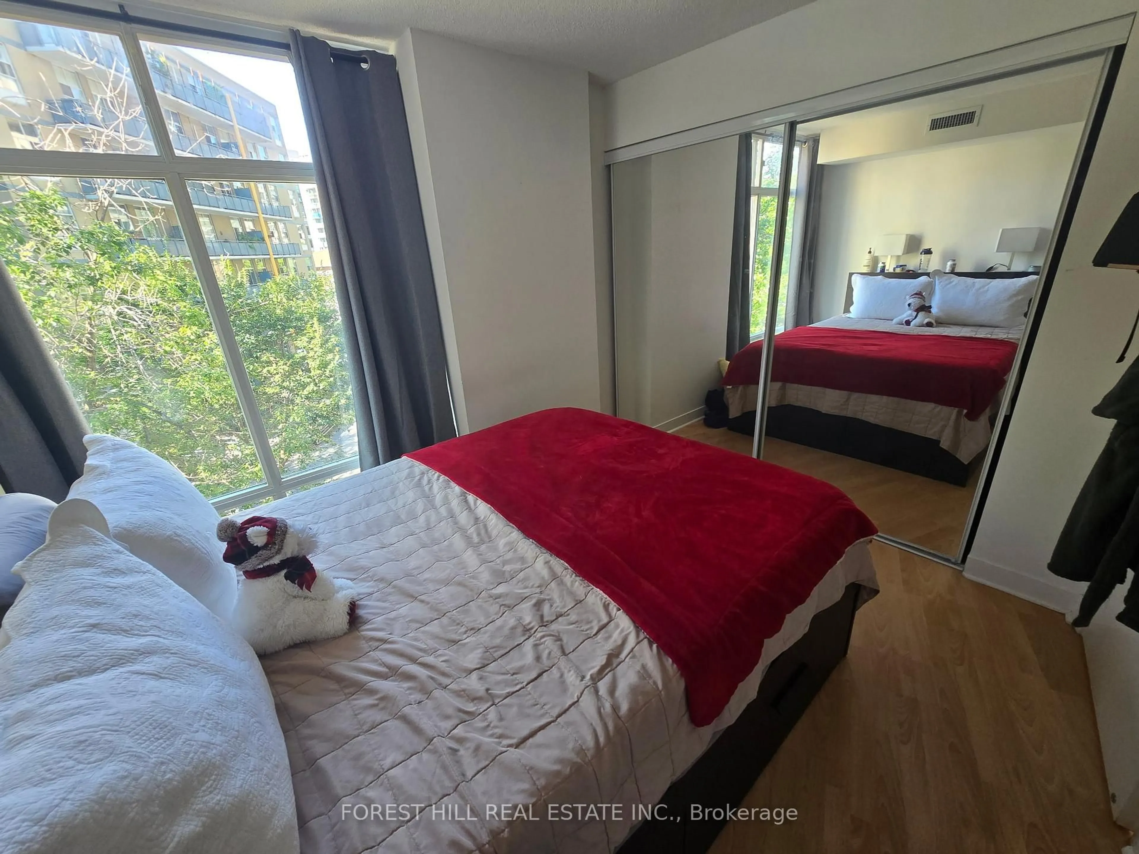 A pic of a room for 650 Queens Quay W Blvd #516, Toronto Ontario M5V 3N2