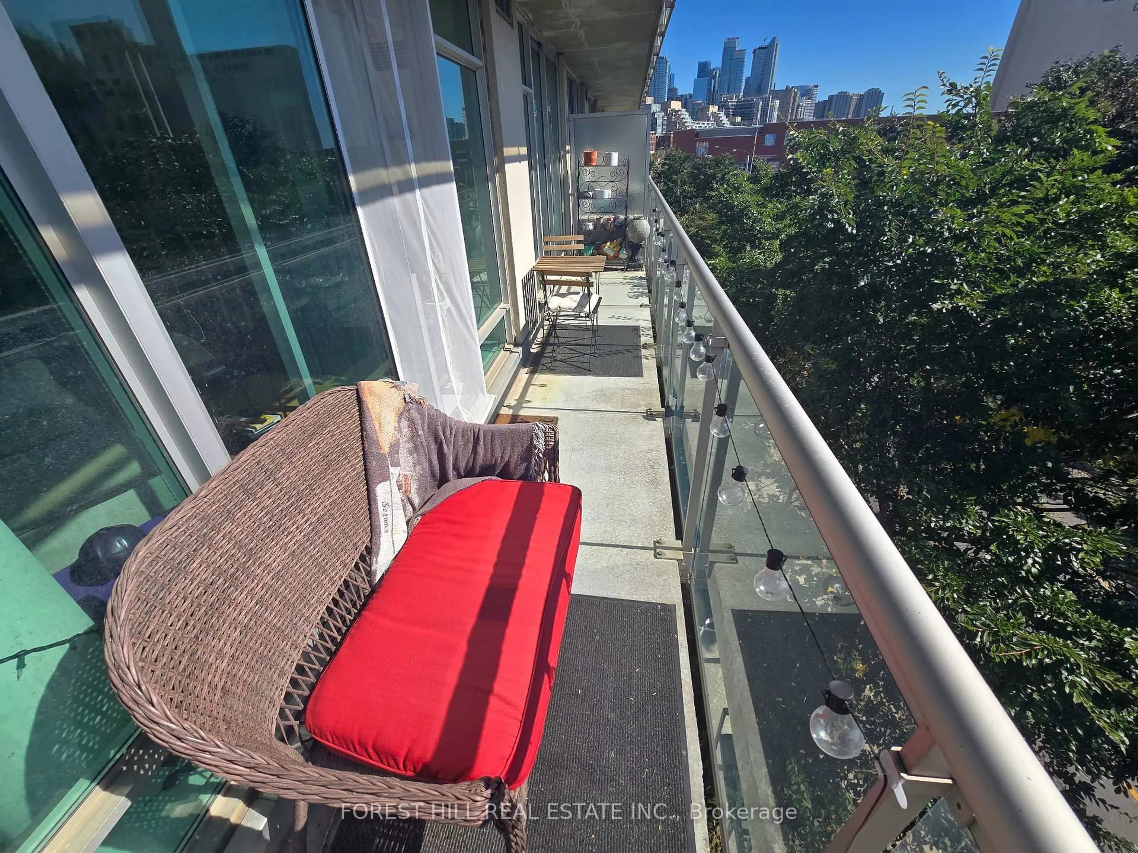 Balcony in the apartment, city buildings view from balcony for 650 Queens Quay W Blvd #516, Toronto Ontario M5V 3N2