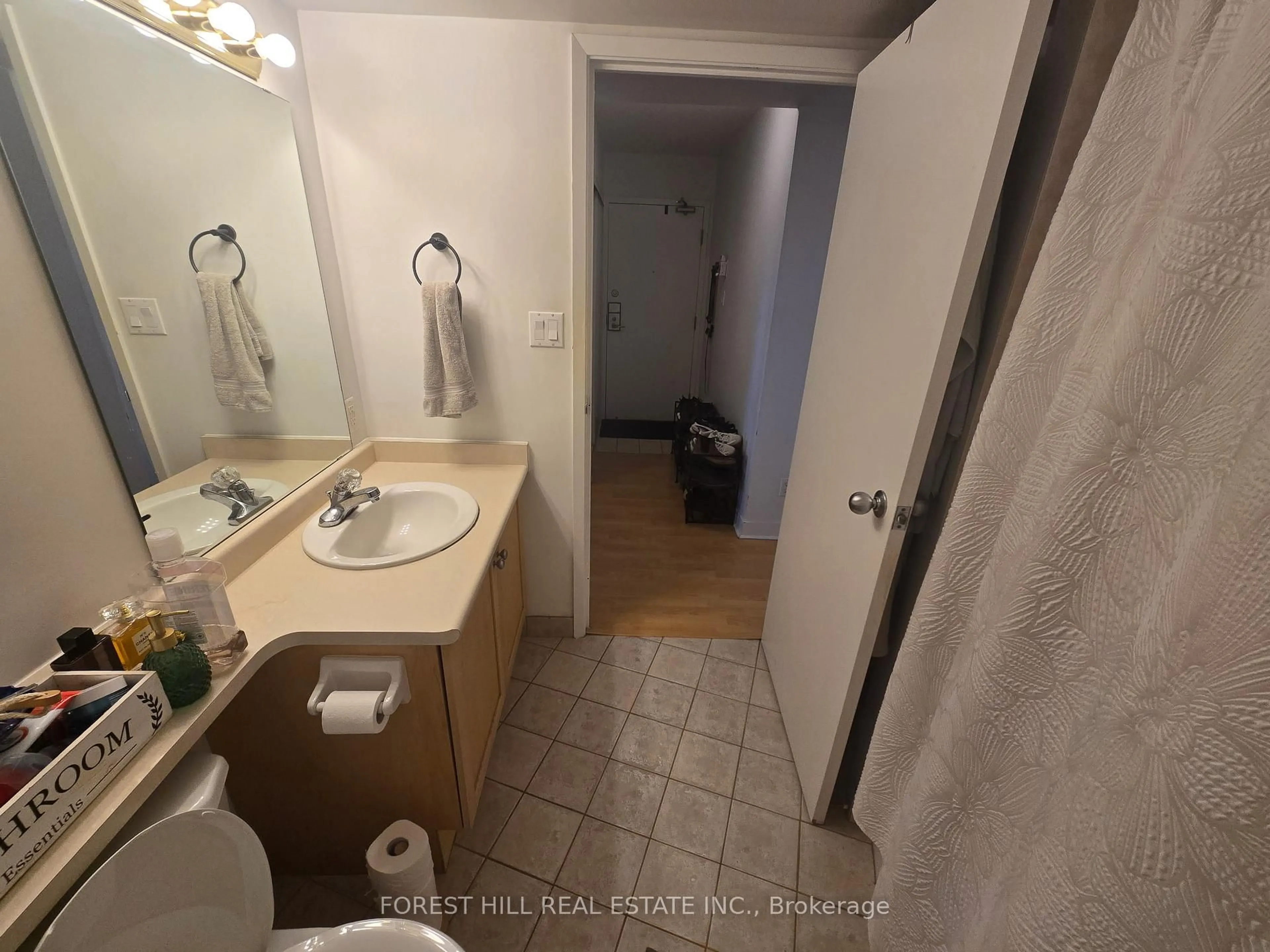 Standard bathroom, unknown for 650 Queens Quay W Blvd #516, Toronto Ontario M5V 3N2